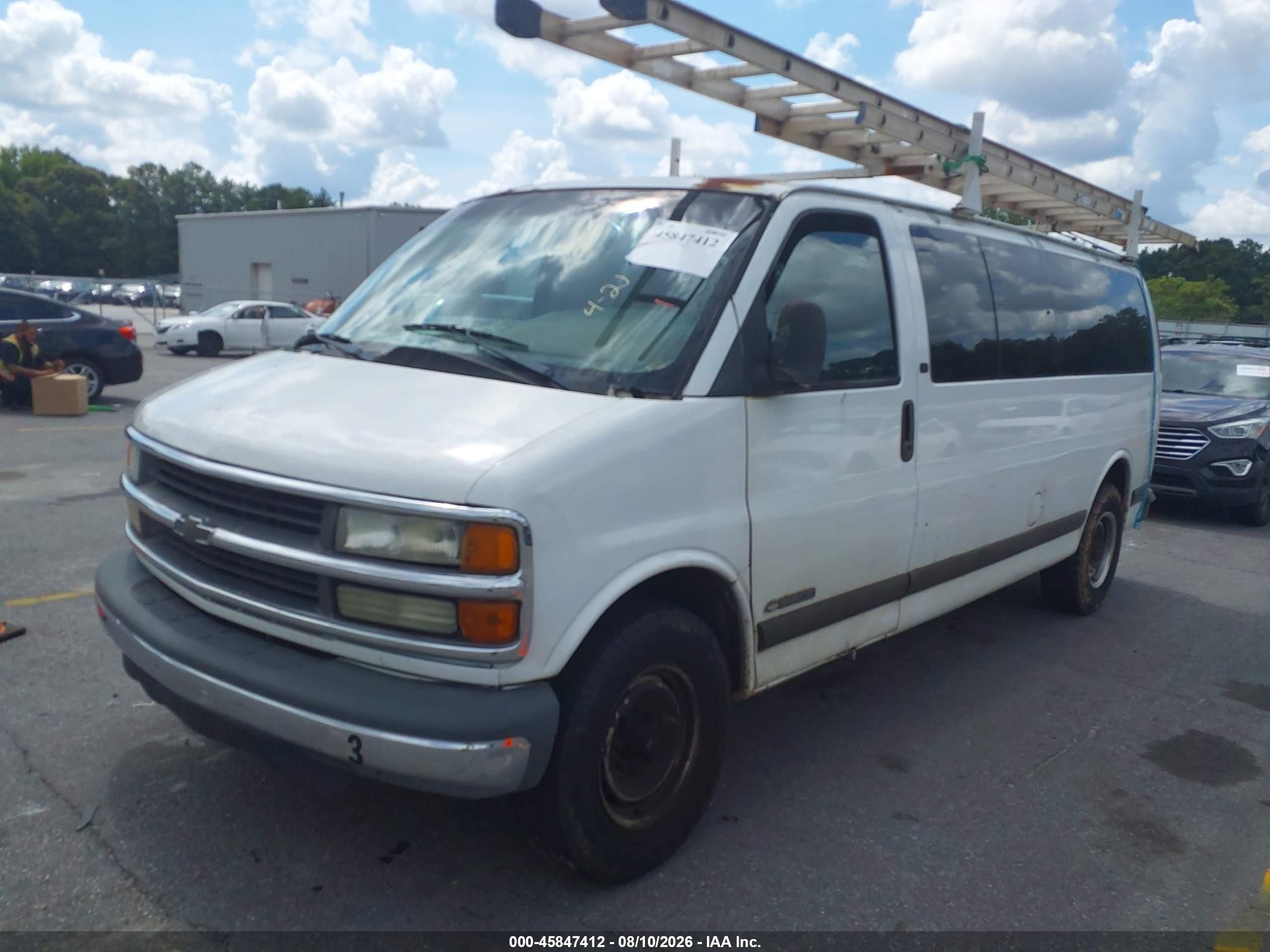 2001 Chevrolet Express   Белый vin: 1GAHG39R311182878