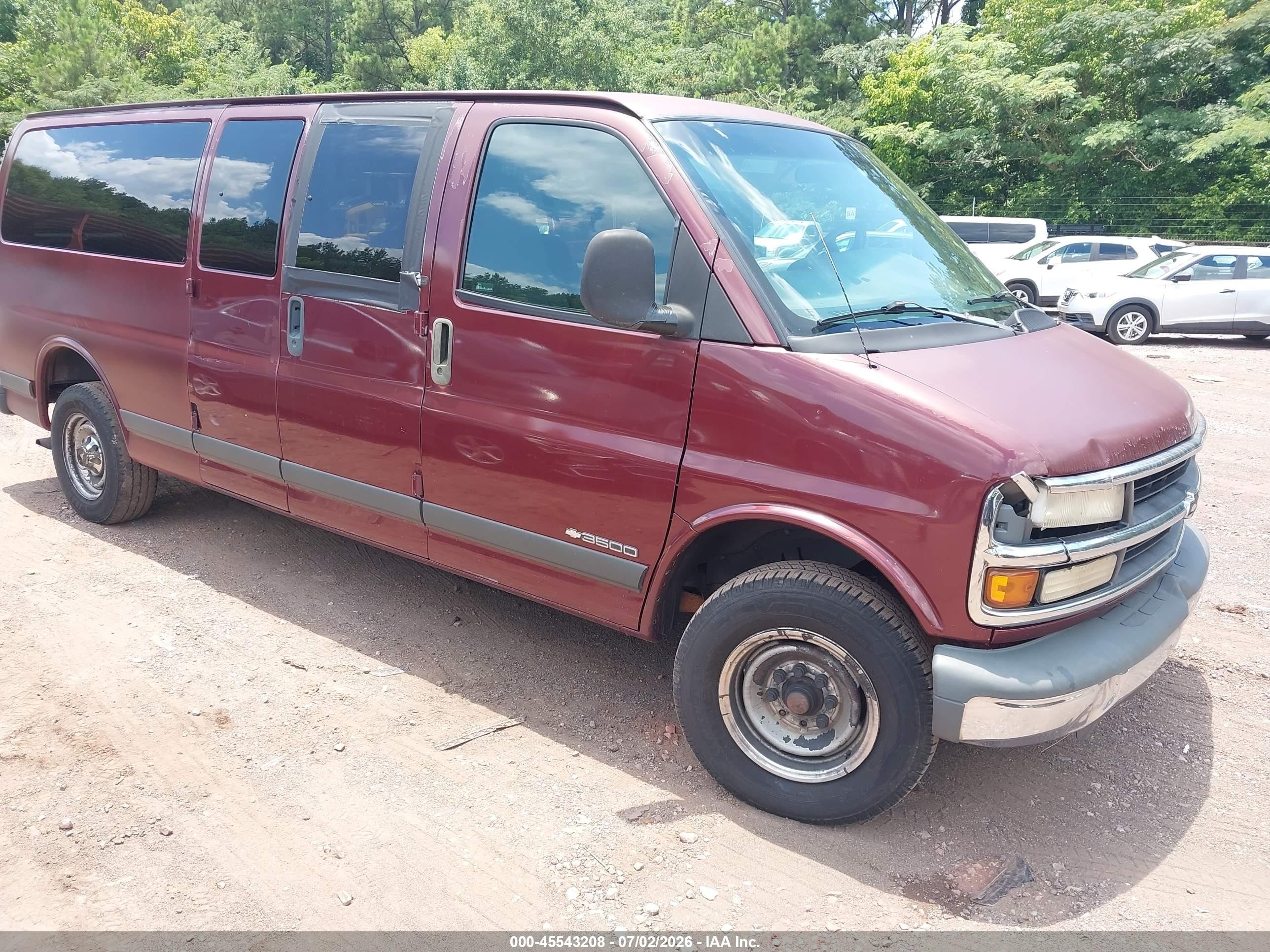 2001 Chevrolet Express   Red vin: 1GAHG39R511125064
