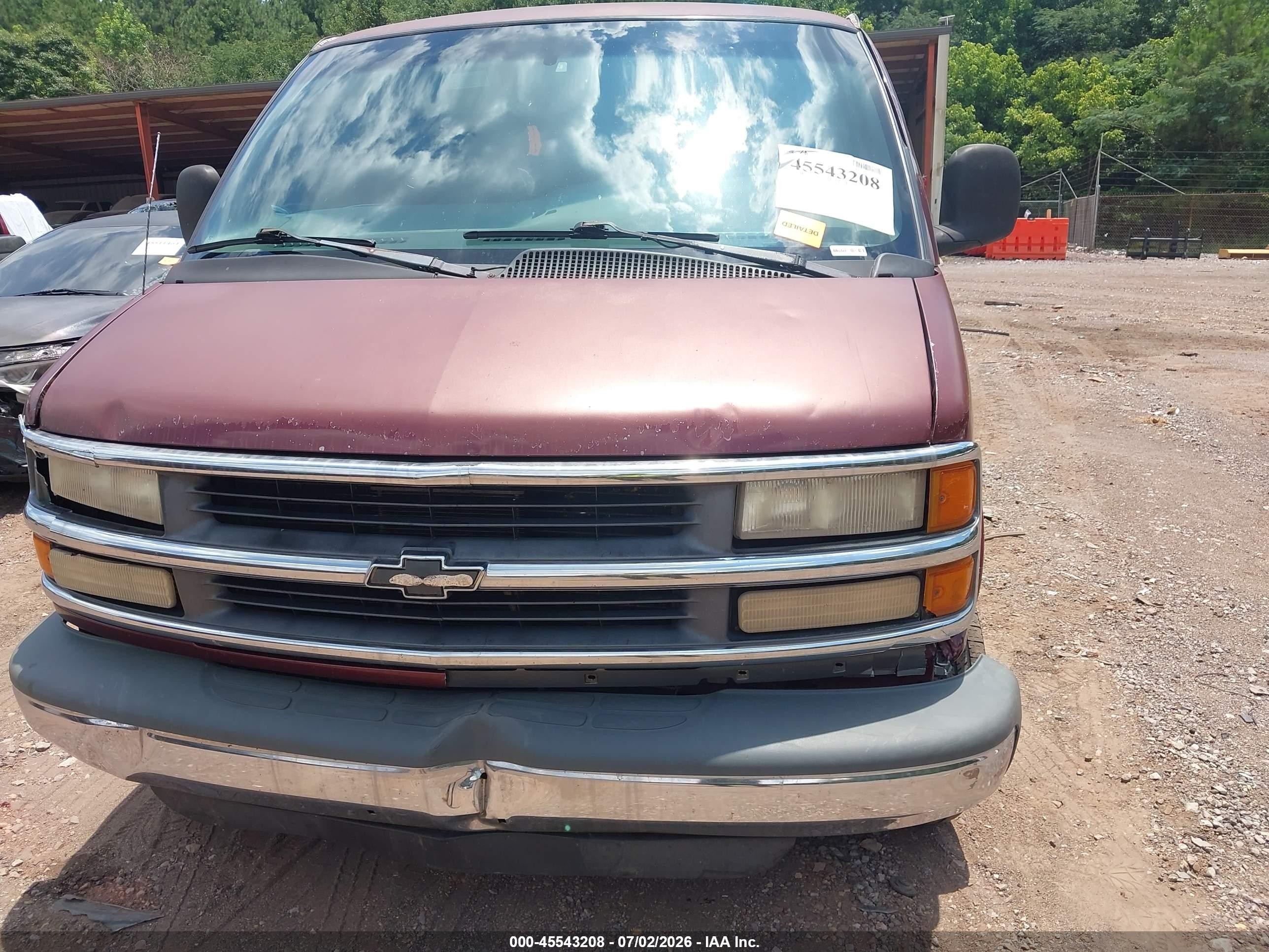 2001 Chevrolet Express   Red vin: 1GAHG39R511125064