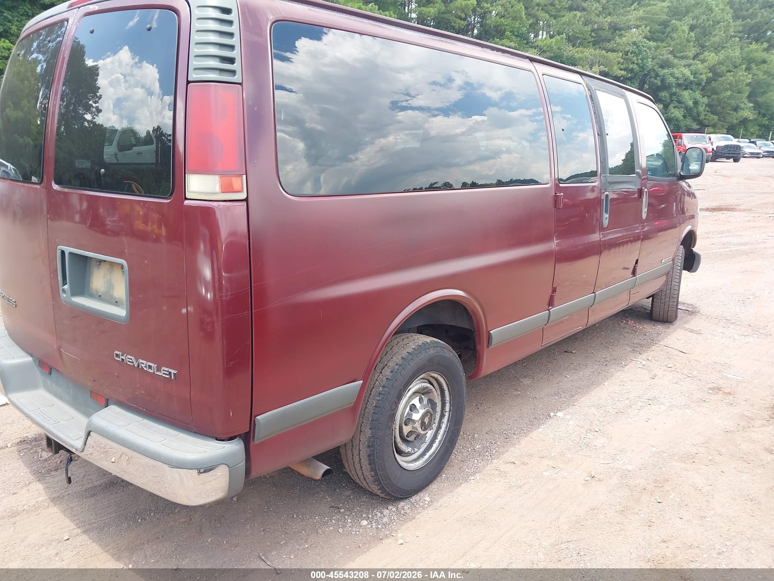 2001 Chevrolet Express   Red vin: 1GAHG39R511125064