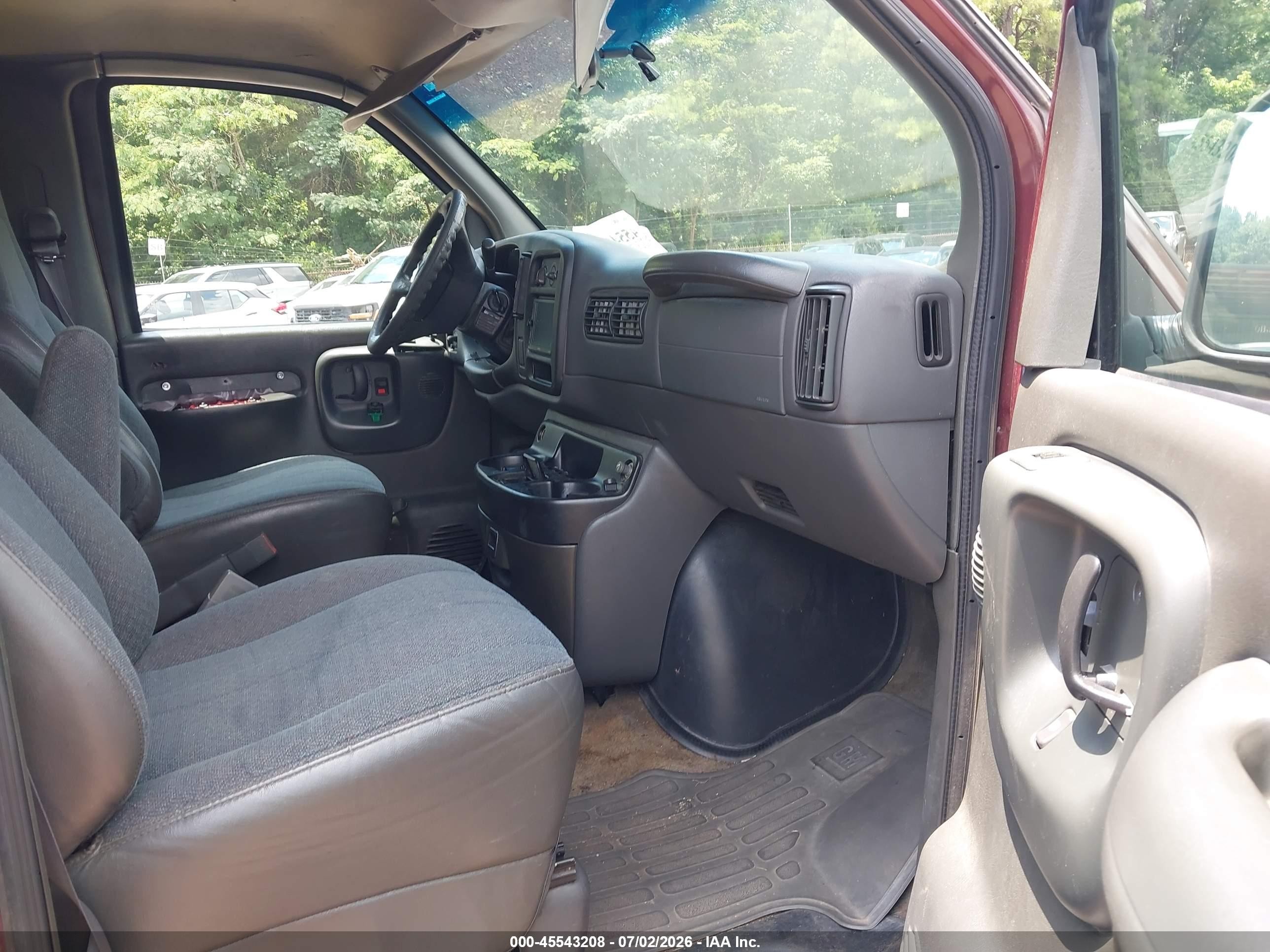 2001 Chevrolet Express   Red vin: 1GAHG39R511125064
