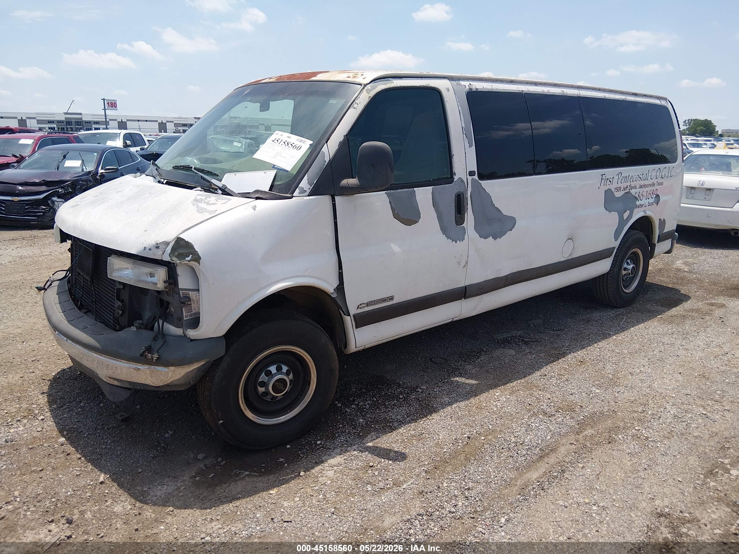 2001 Chevrolet Express   White vin: 1GAHG39R611189601