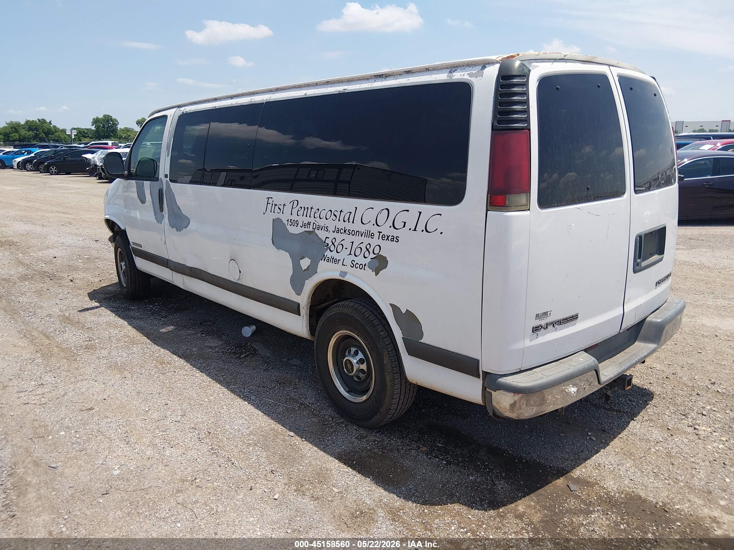 2001 Chevrolet Express   White vin: 1GAHG39R611189601