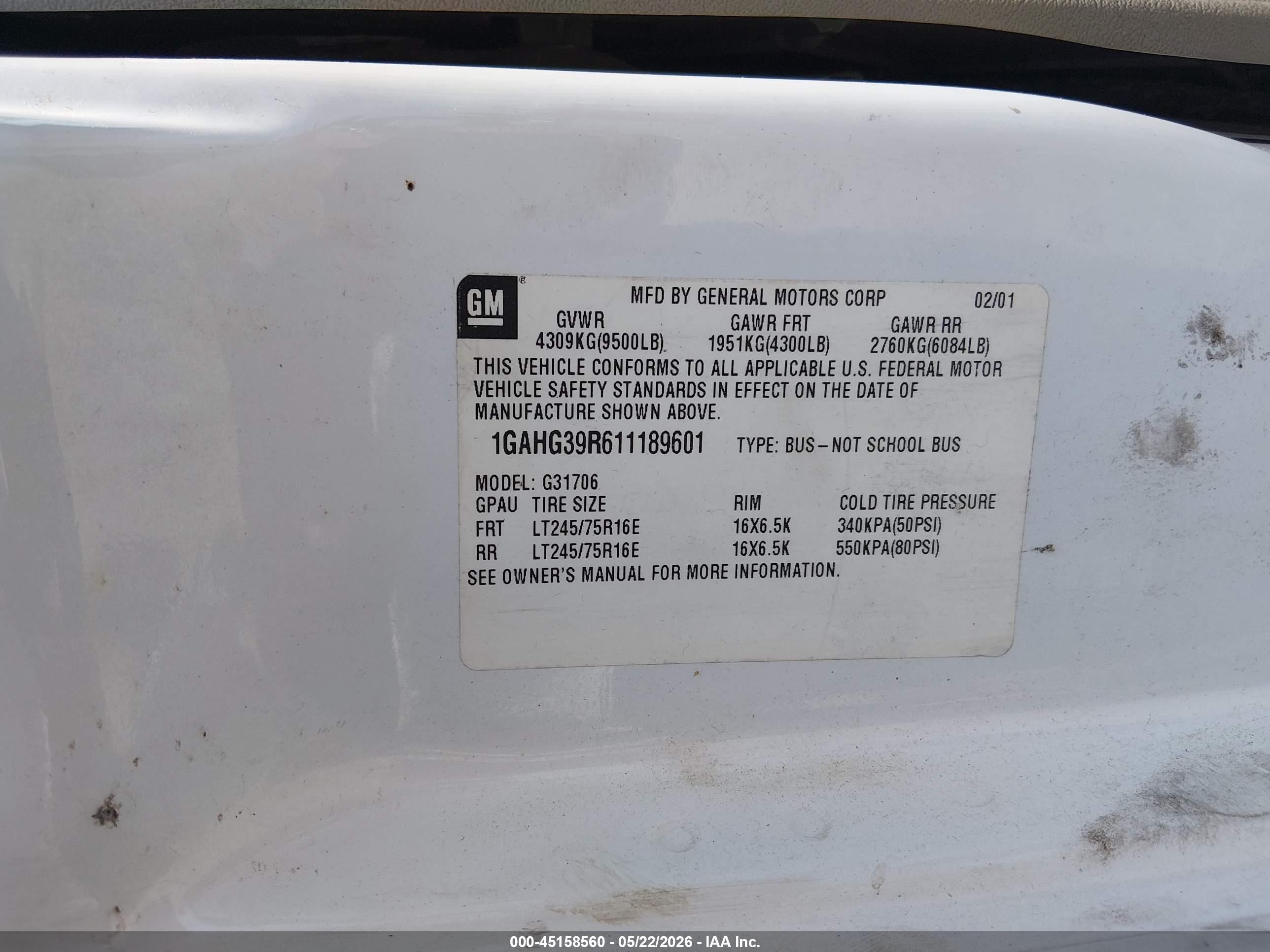 2001 Chevrolet Express   White vin: 1GAHG39R611189601