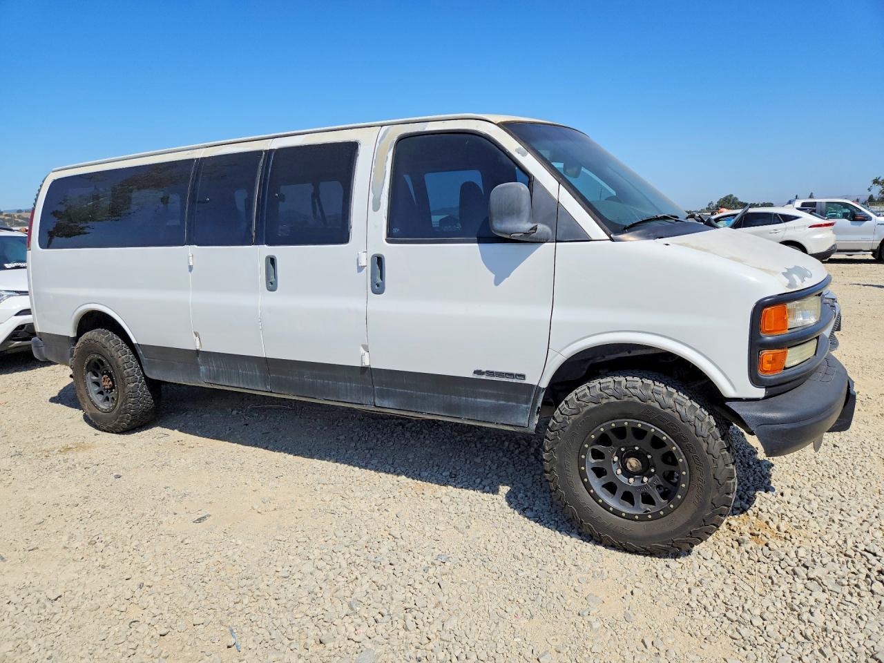 2002 Chevrolet Express G3500 White vin: 1GAHG39R621138164