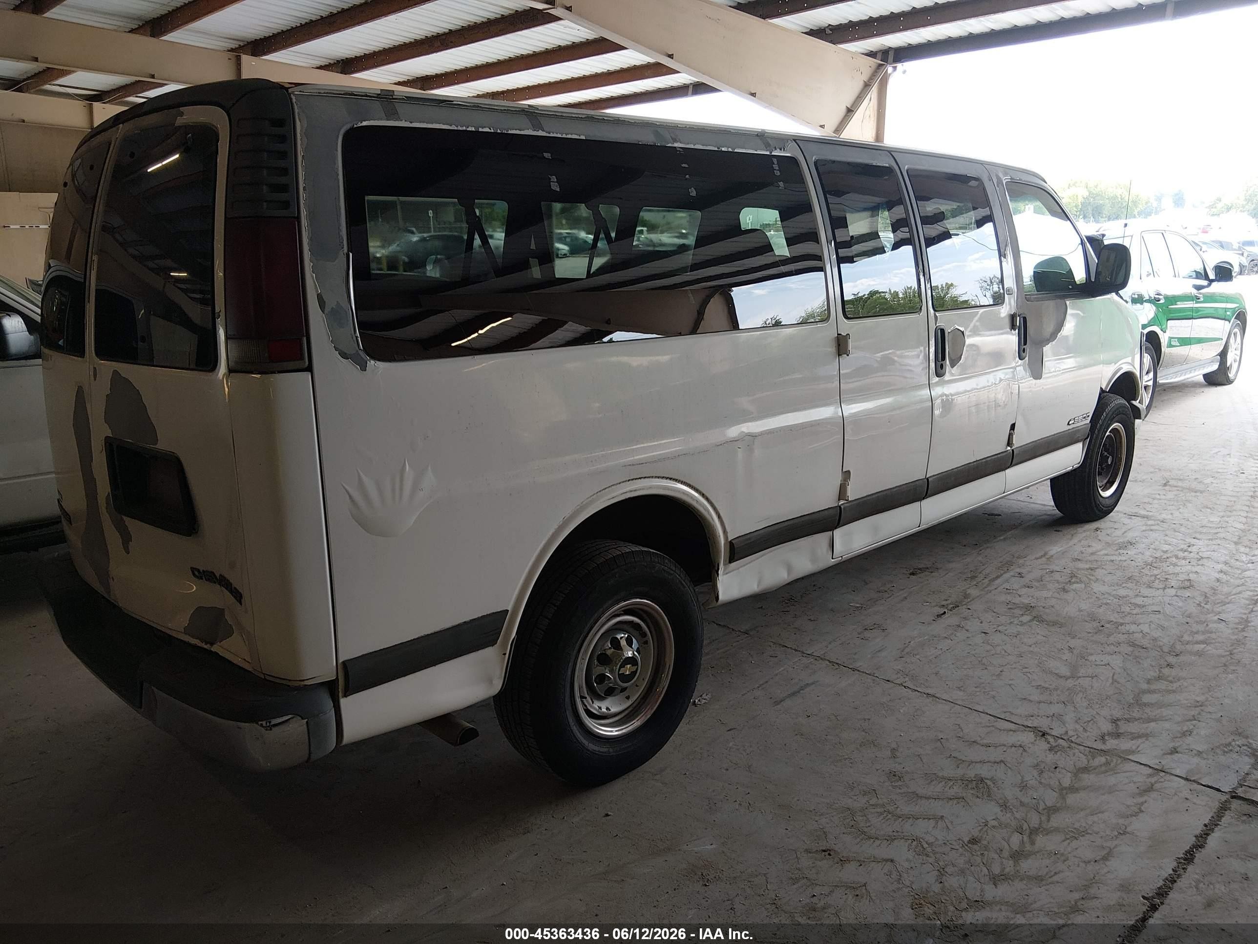 2000 Chevrolet Express   Белый vin: 1GAHG39R6Y1123785