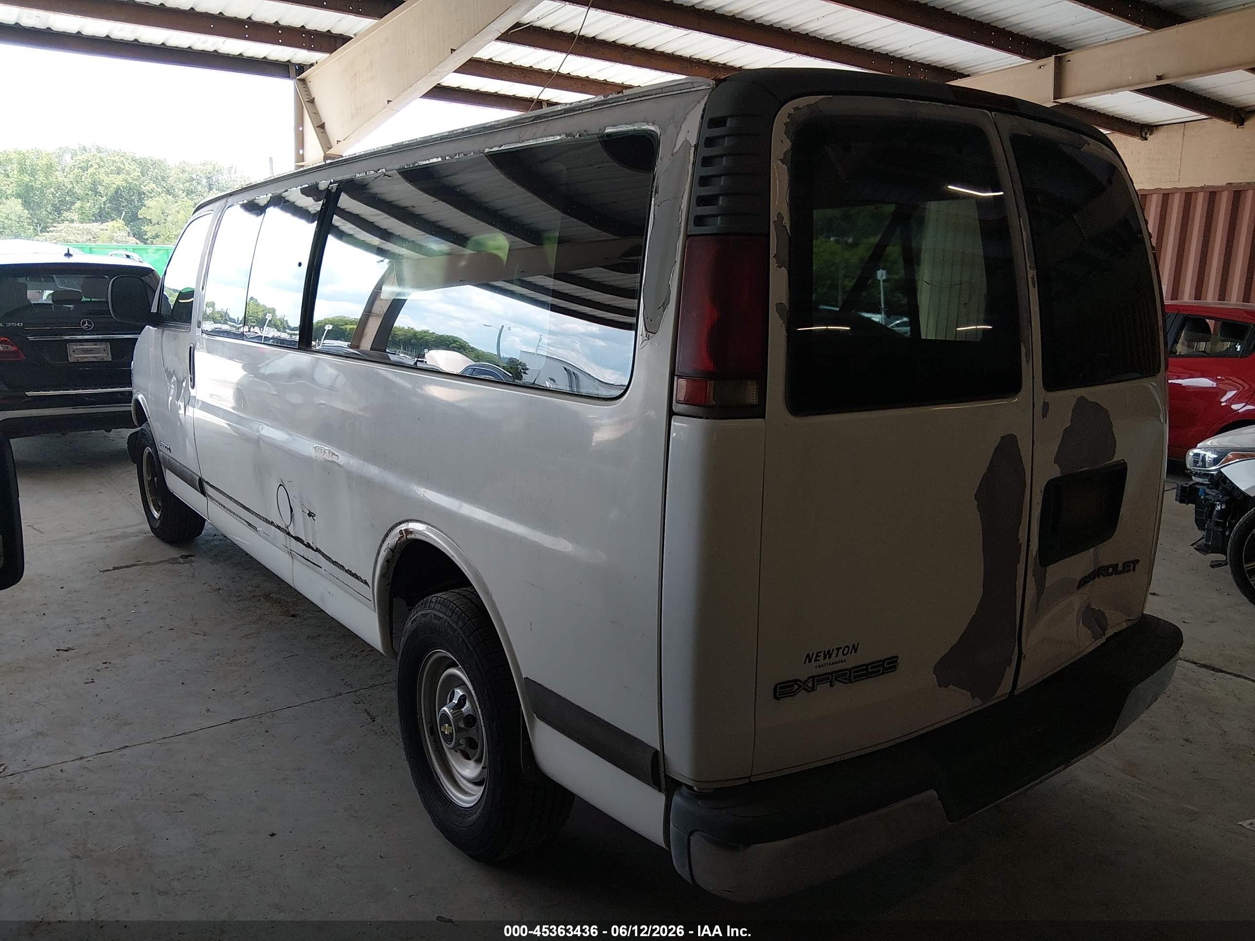 2000 Chevrolet Express   Белый vin: 1GAHG39R6Y1123785