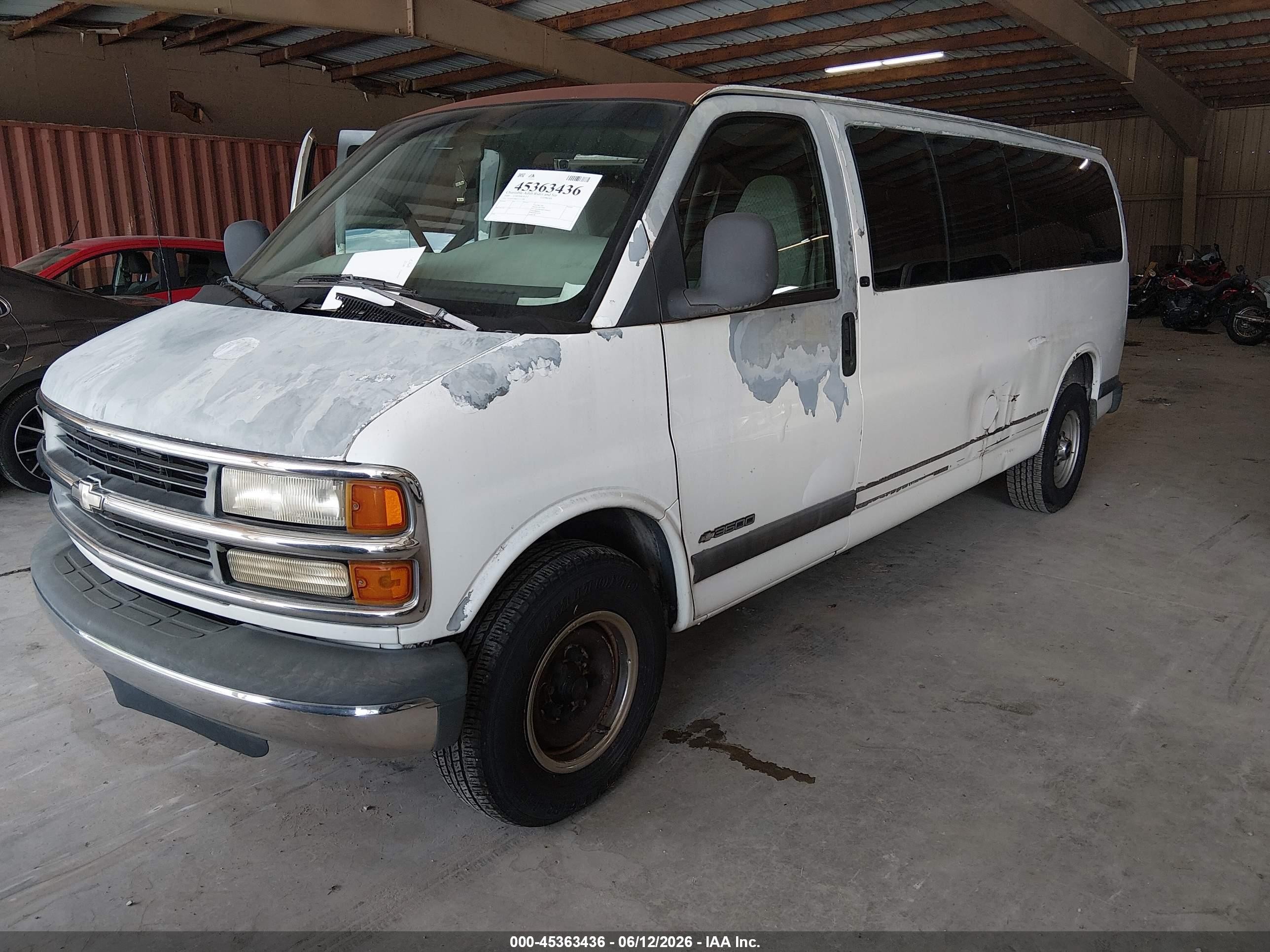 2000 Chevrolet Express   Белый vin: 1GAHG39R6Y1123785