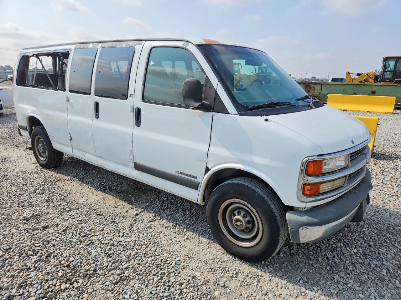 2000 Chevrolet Express G3500 White vin: 1GAHG39R8Y1272022