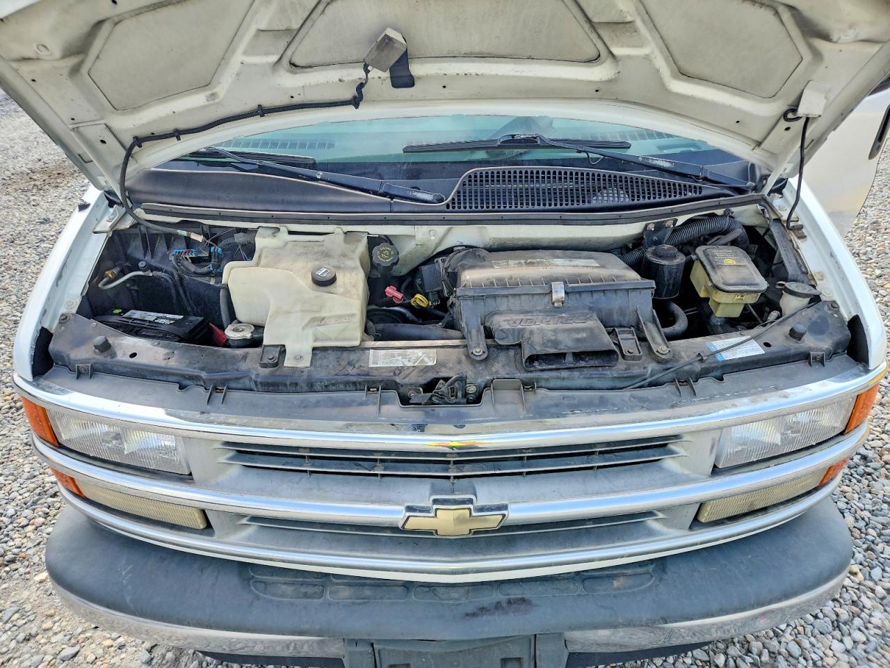 2000 Chevrolet Express G3500 White vin: 1GAHG39R8Y1272022