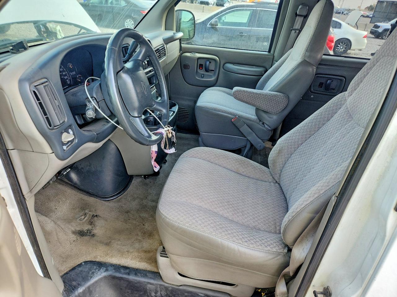2000 Chevrolet Express G3500 White vin: 1GAHG39R8Y1272022