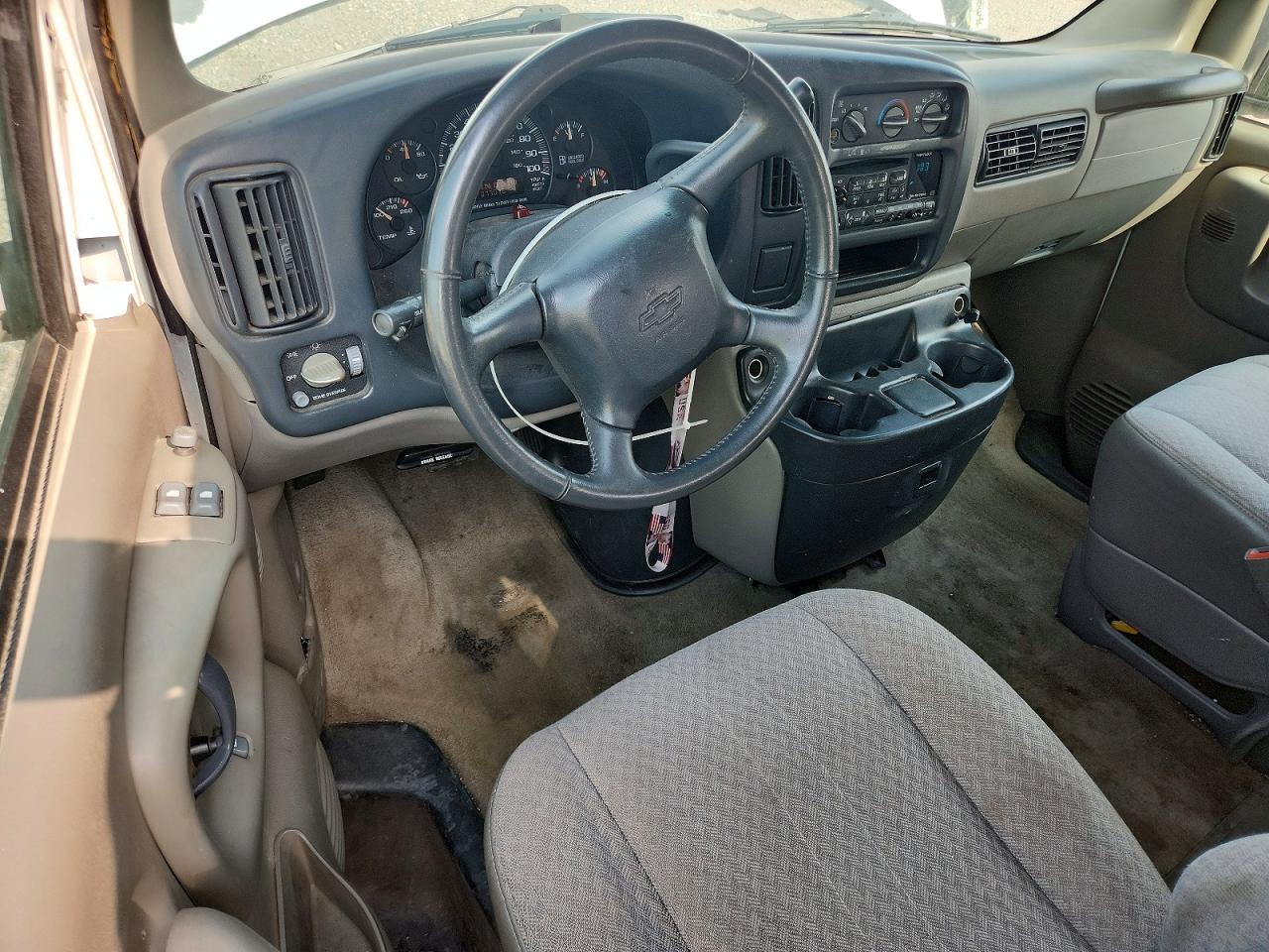 2000 Chevrolet Express G3500 White vin: 1GAHG39R8Y1272022