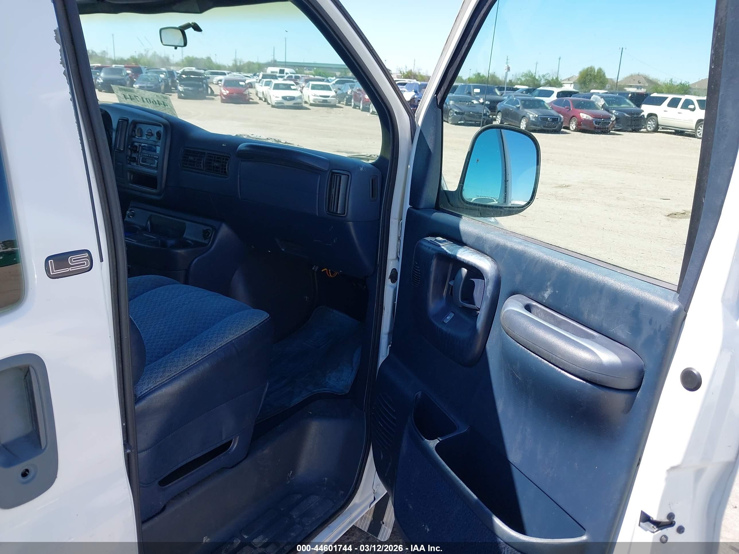 1998 Chevrolet Express   White vin: 1GAHG39R9W1007512