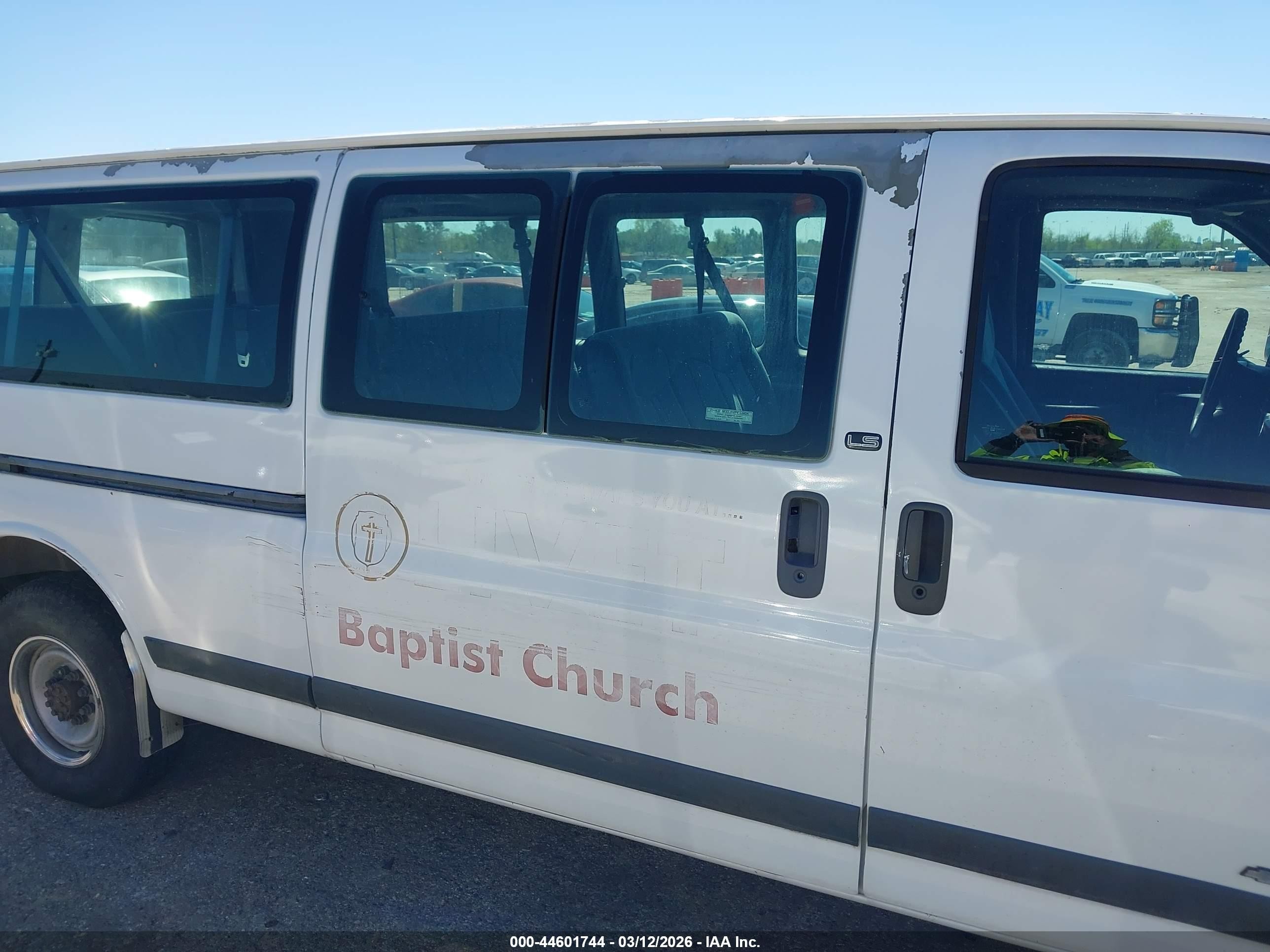 1998 Chevrolet Express   White vin: 1GAHG39R9W1007512