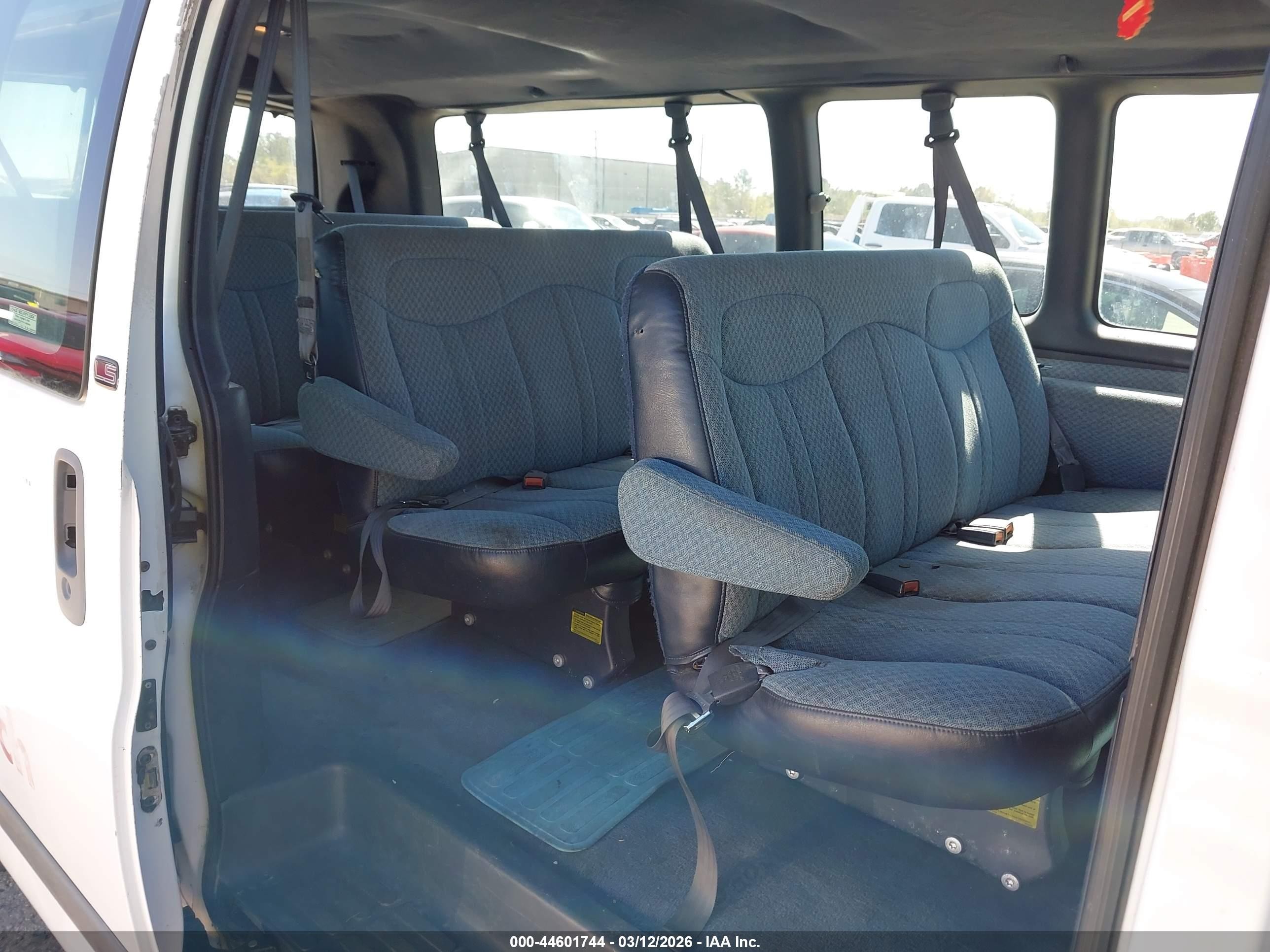 1998 Chevrolet Express   White vin: 1GAHG39R9W1007512