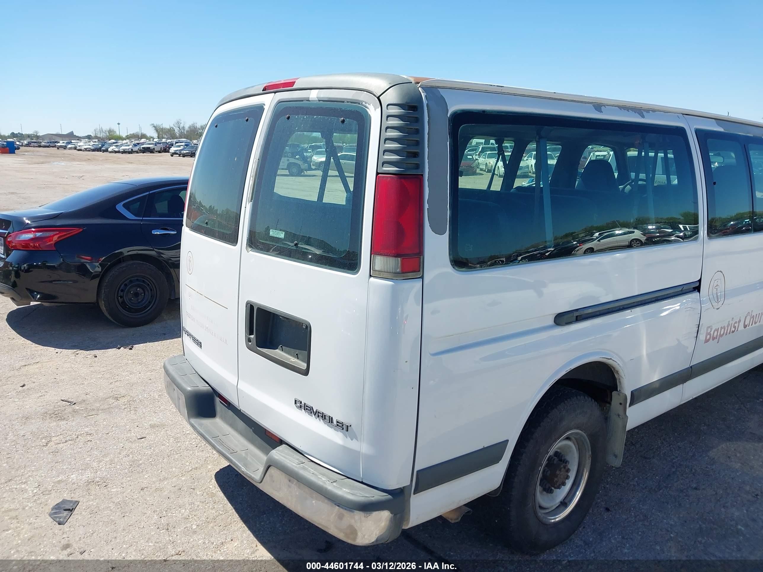 1998 Chevrolet Express   White vin: 1GAHG39R9W1007512