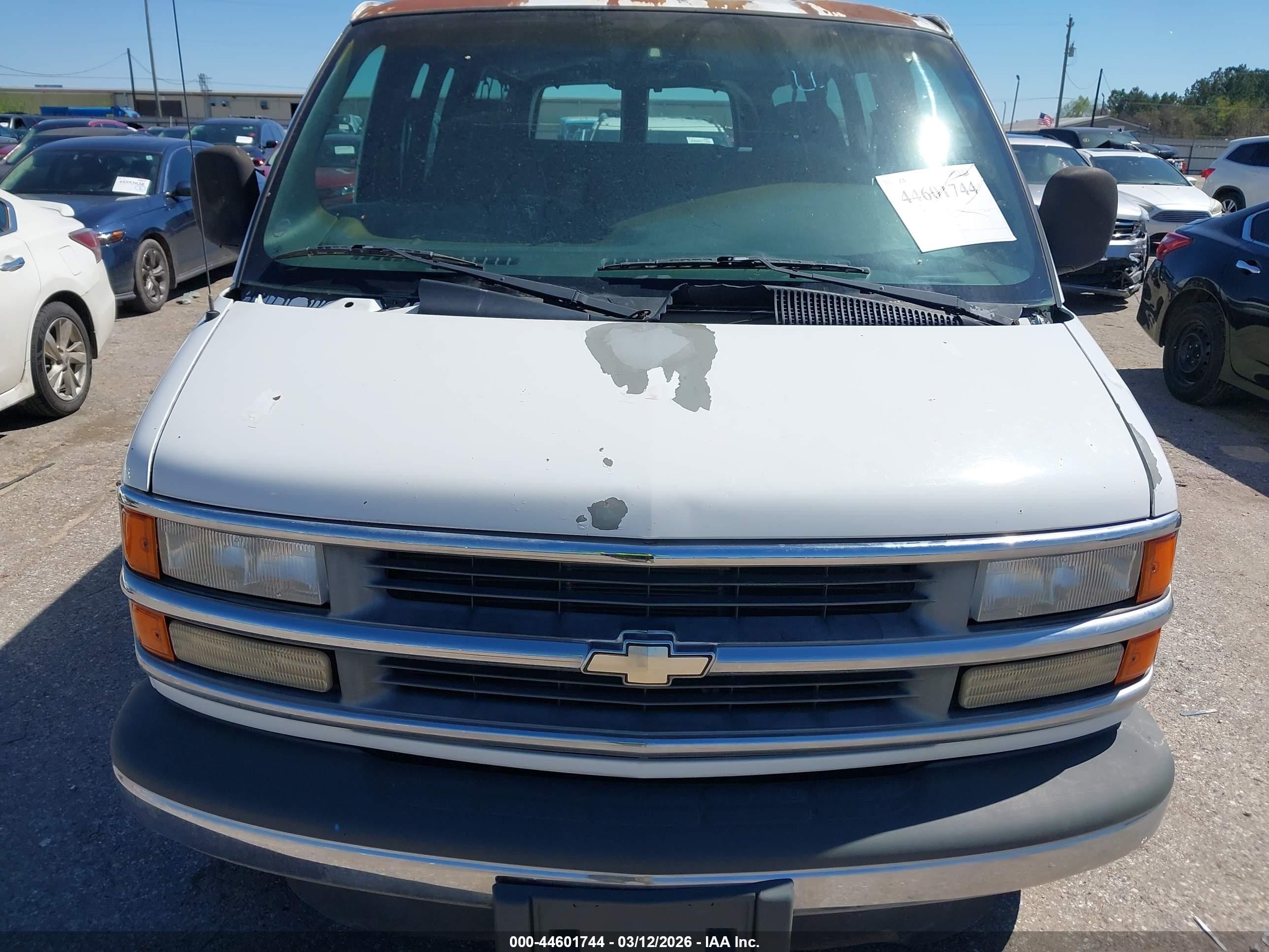 1998 Chevrolet Express   White vin: 1GAHG39R9W1007512