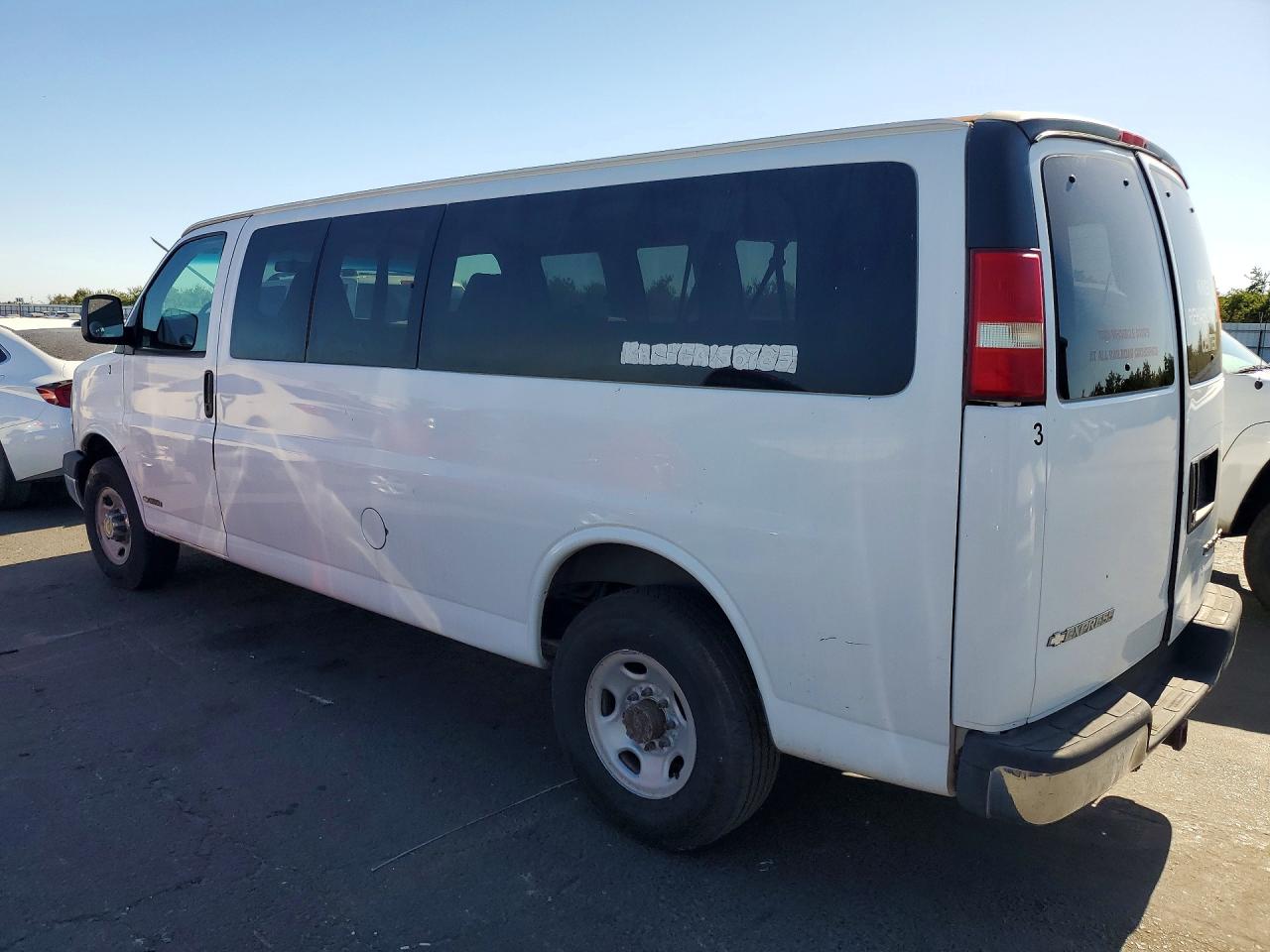 2003 Chevrolet Express G3500 White vin: 1GAHG39U031214497