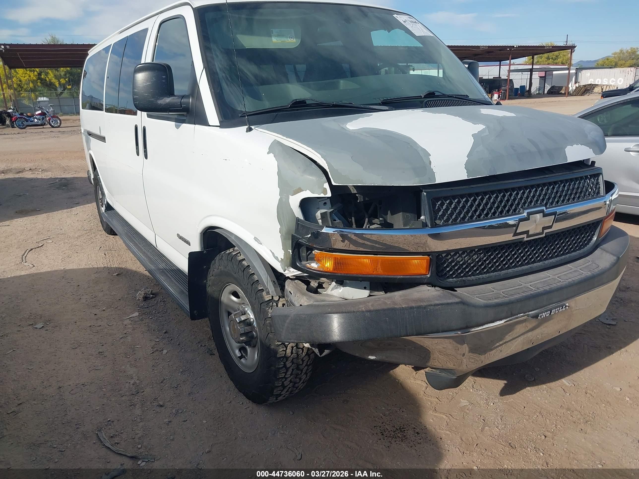 2004 Chevrolet Express   White vin: 1GAHG39U041173242