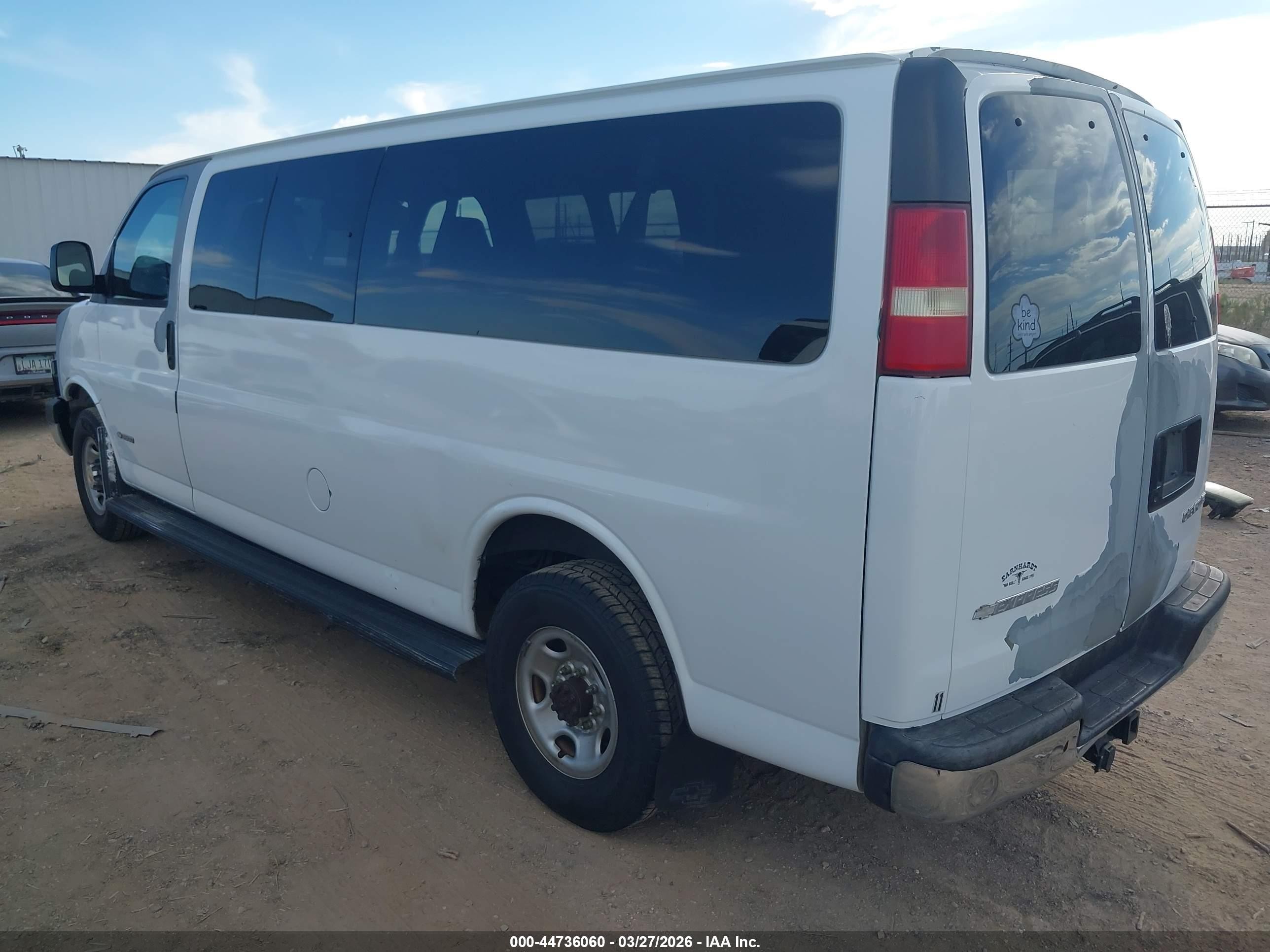 2004 Chevrolet Express   White vin: 1GAHG39U041173242