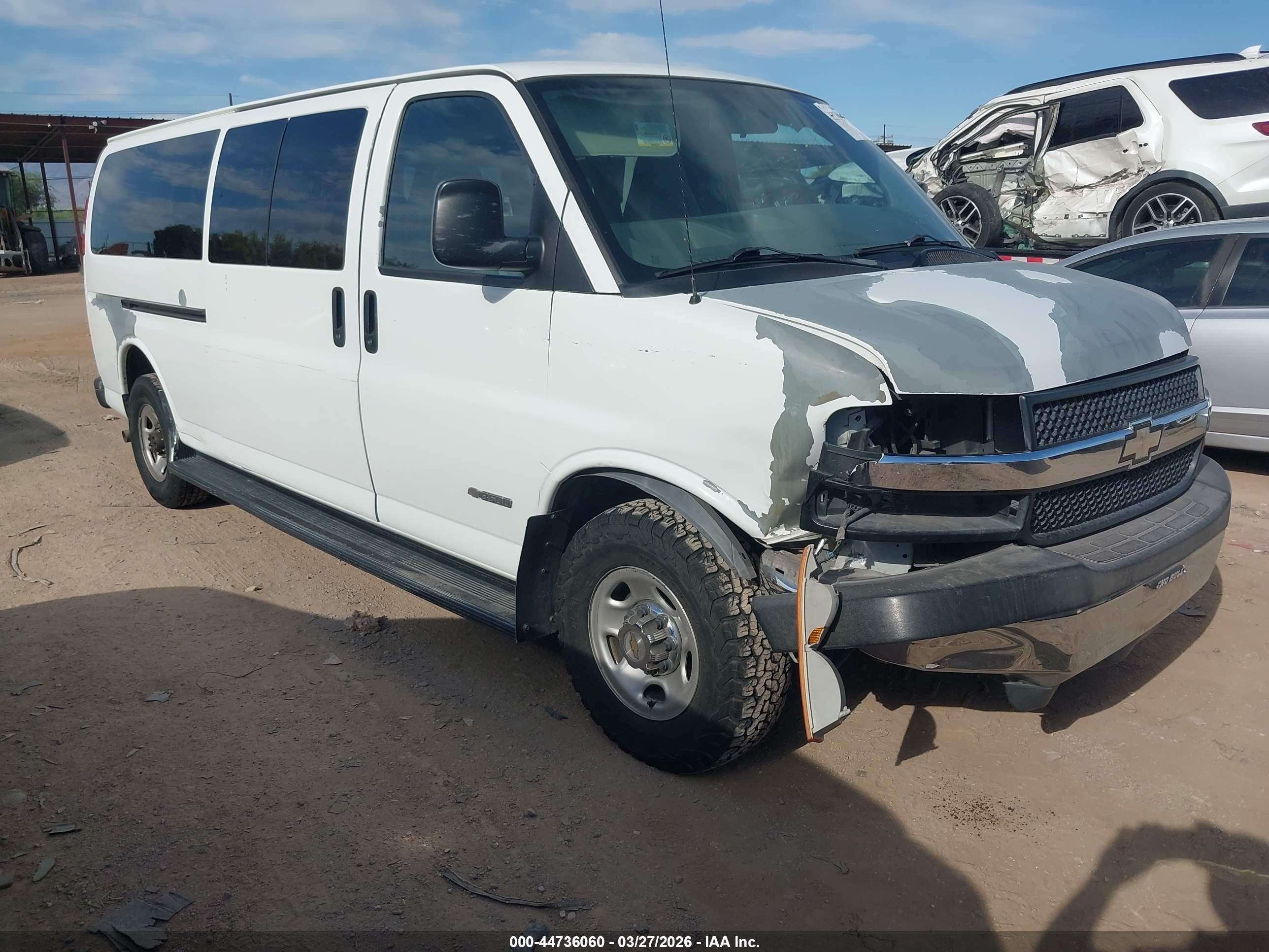 2004 Chevrolet Express   White vin: 1GAHG39U041173242