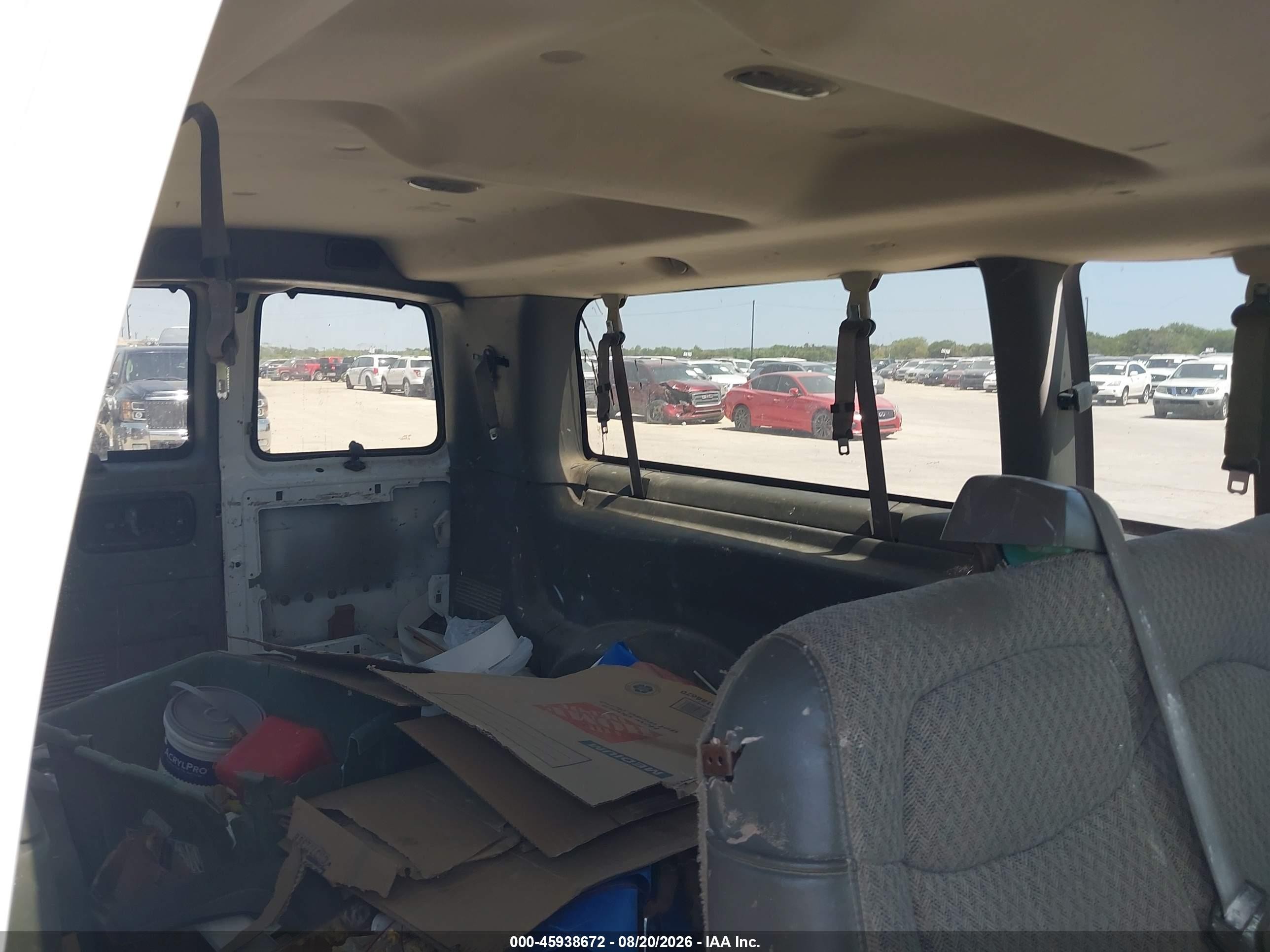 2005 Chevrolet Express Passenger   Белый vin: 1GAHG39U051266621