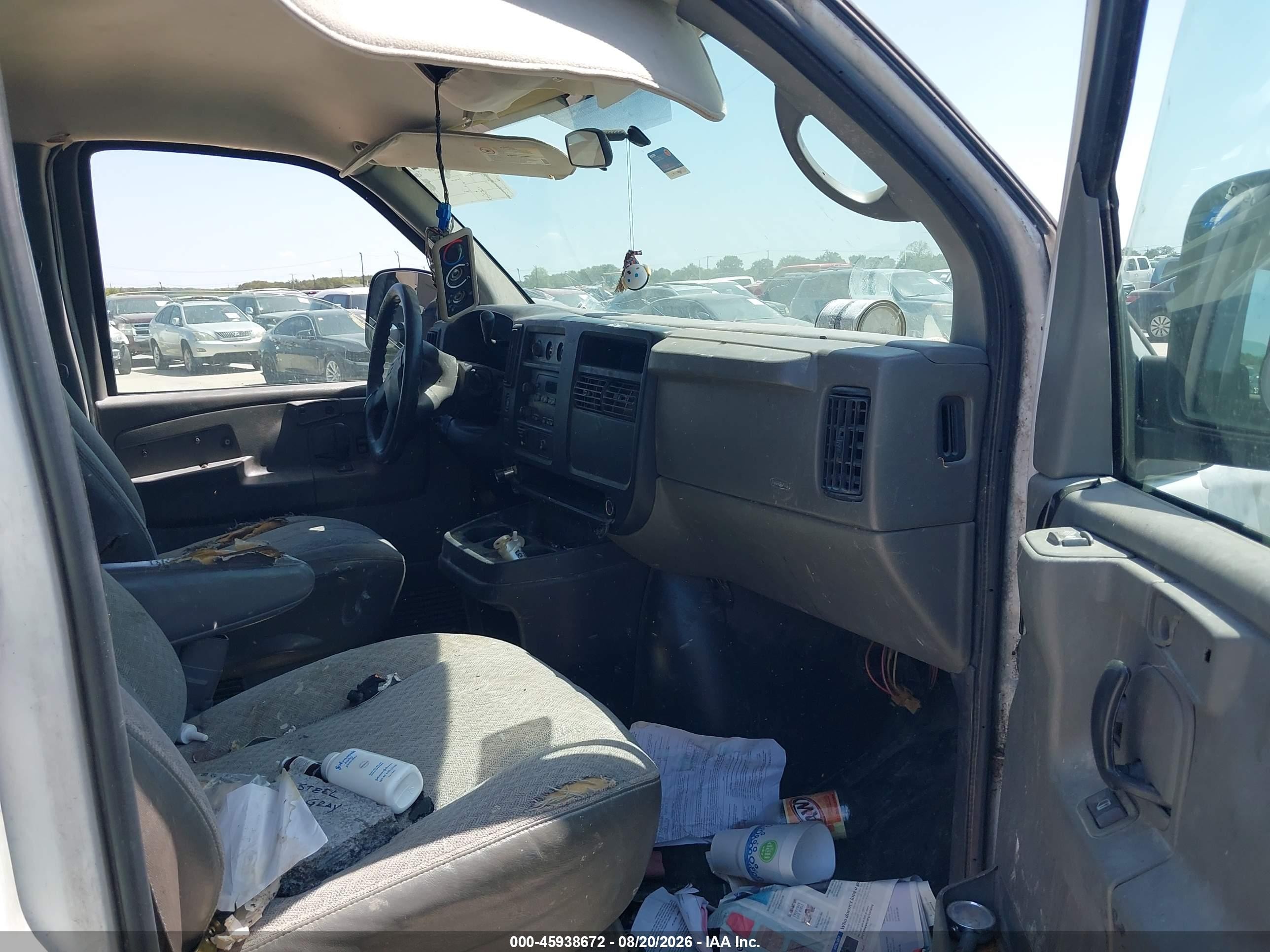 2005 Chevrolet Express Passenger   Белый vin: 1GAHG39U051266621