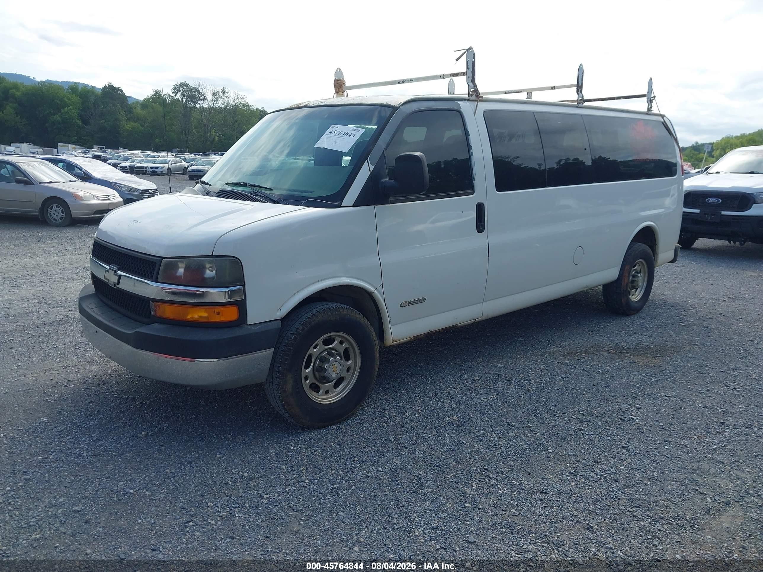 2004 Chevrolet Express Passenger   White vin: 1GAHG39U141236610
