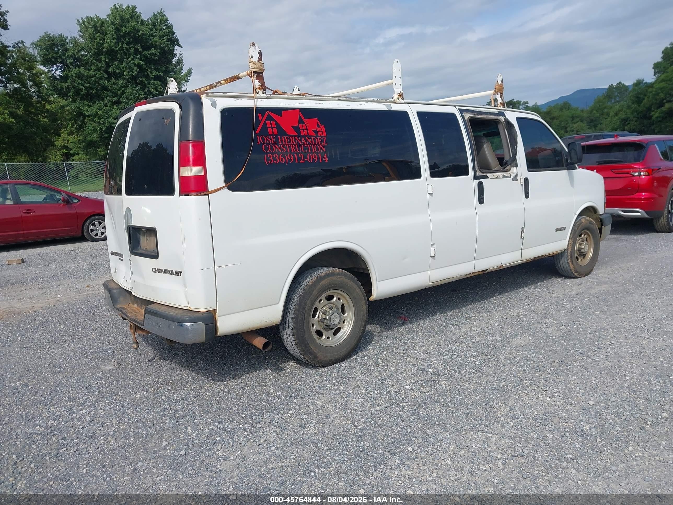 2004 Chevrolet Express Passenger   White vin: 1GAHG39U141236610