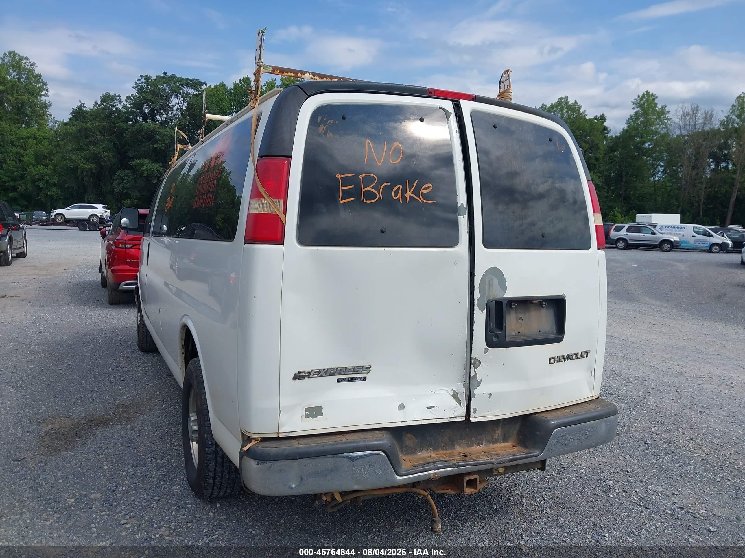 2004 Chevrolet Express Passenger   White vin: 1GAHG39U141236610