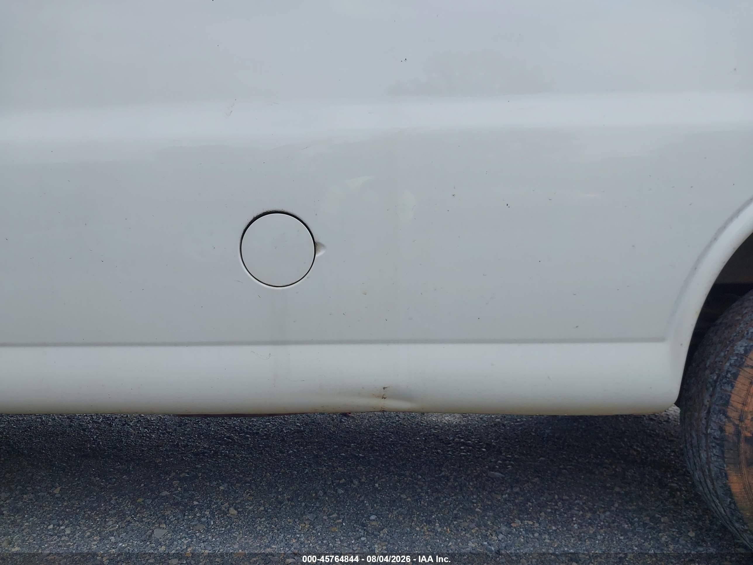 2004 Chevrolet Express Passenger   White vin: 1GAHG39U141236610