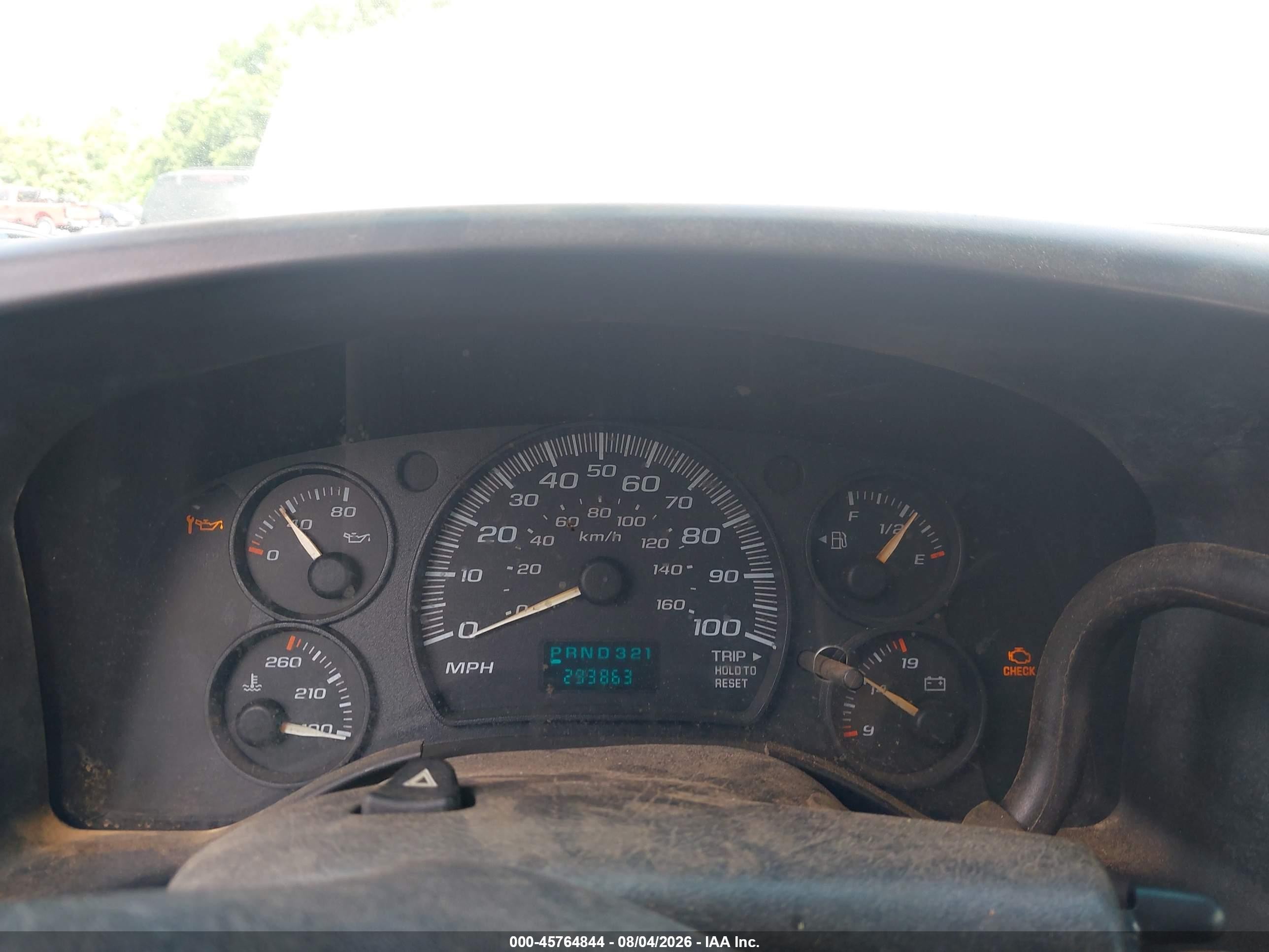 2004 Chevrolet Express Passenger   White vin: 1GAHG39U141236610