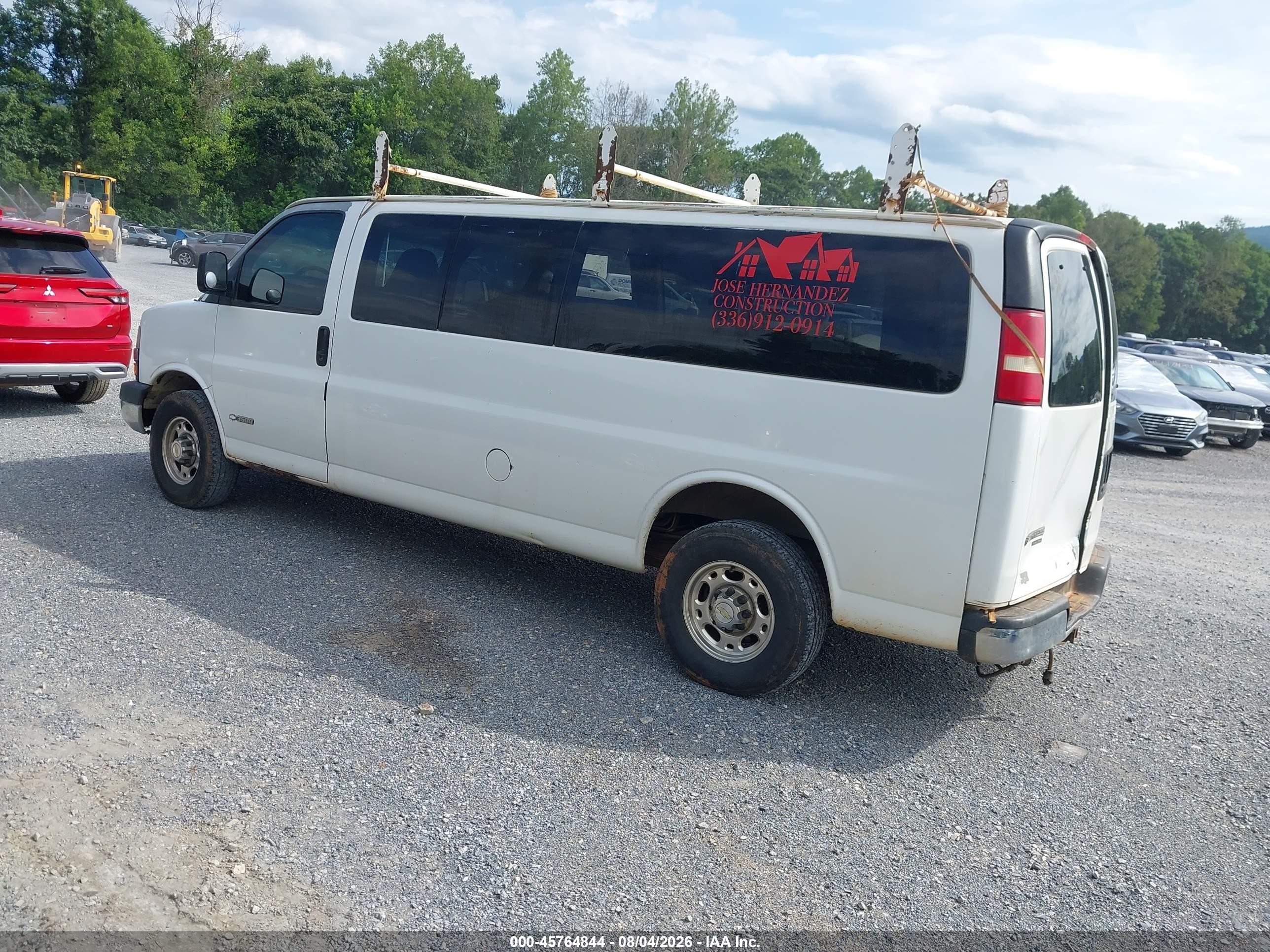 2004 Chevrolet Express Passenger   White vin: 1GAHG39U141236610