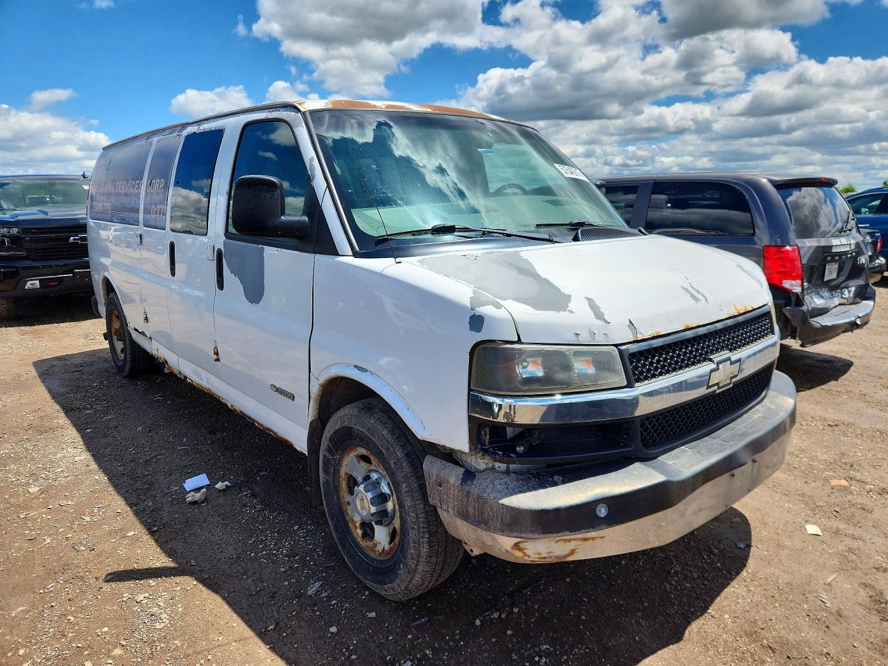 2004 Chevrolet Express G3500 White vin: 1GAHG39U241207388