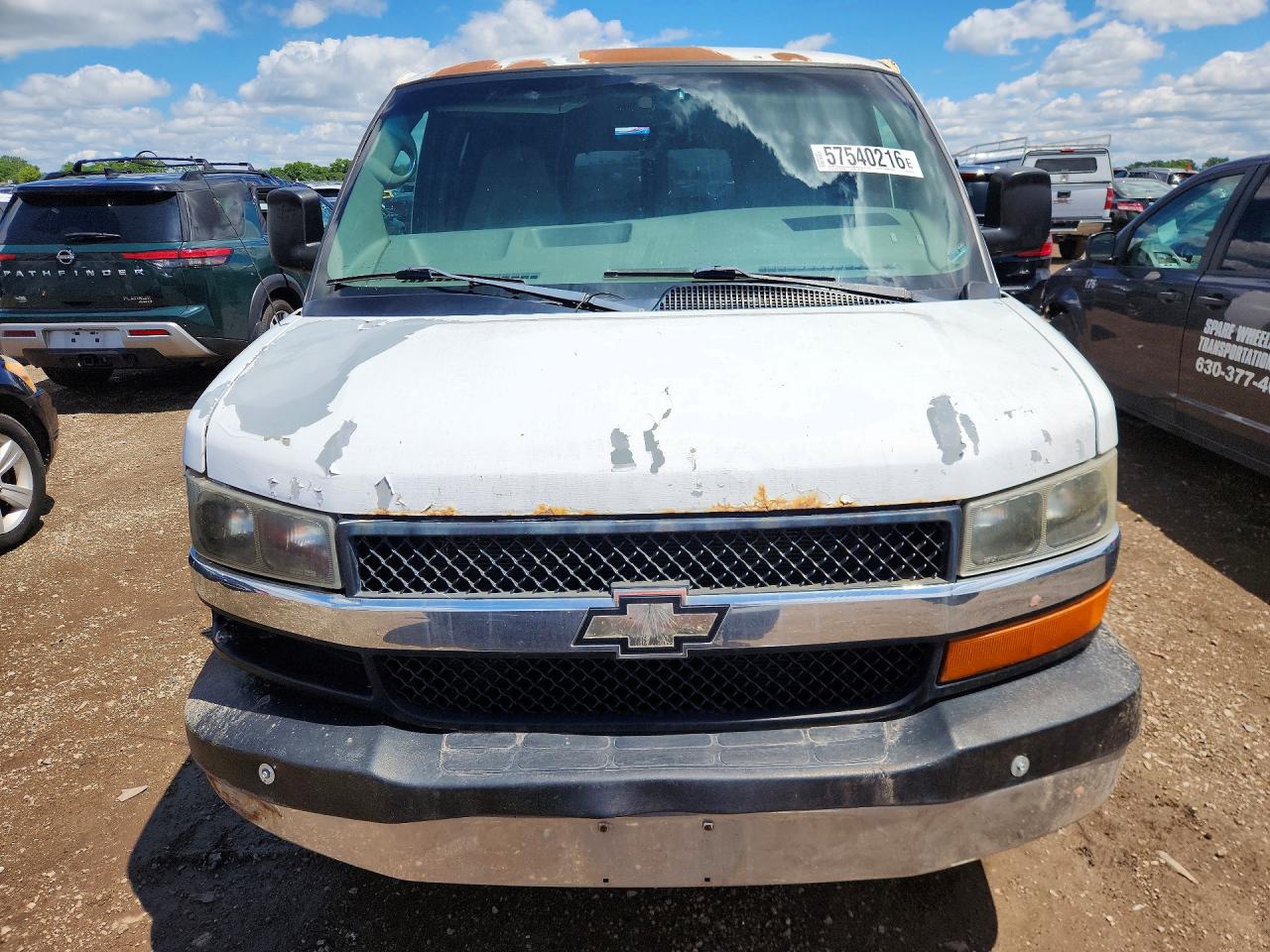 2004 Chevrolet Express G3500 White vin: 1GAHG39U241207388