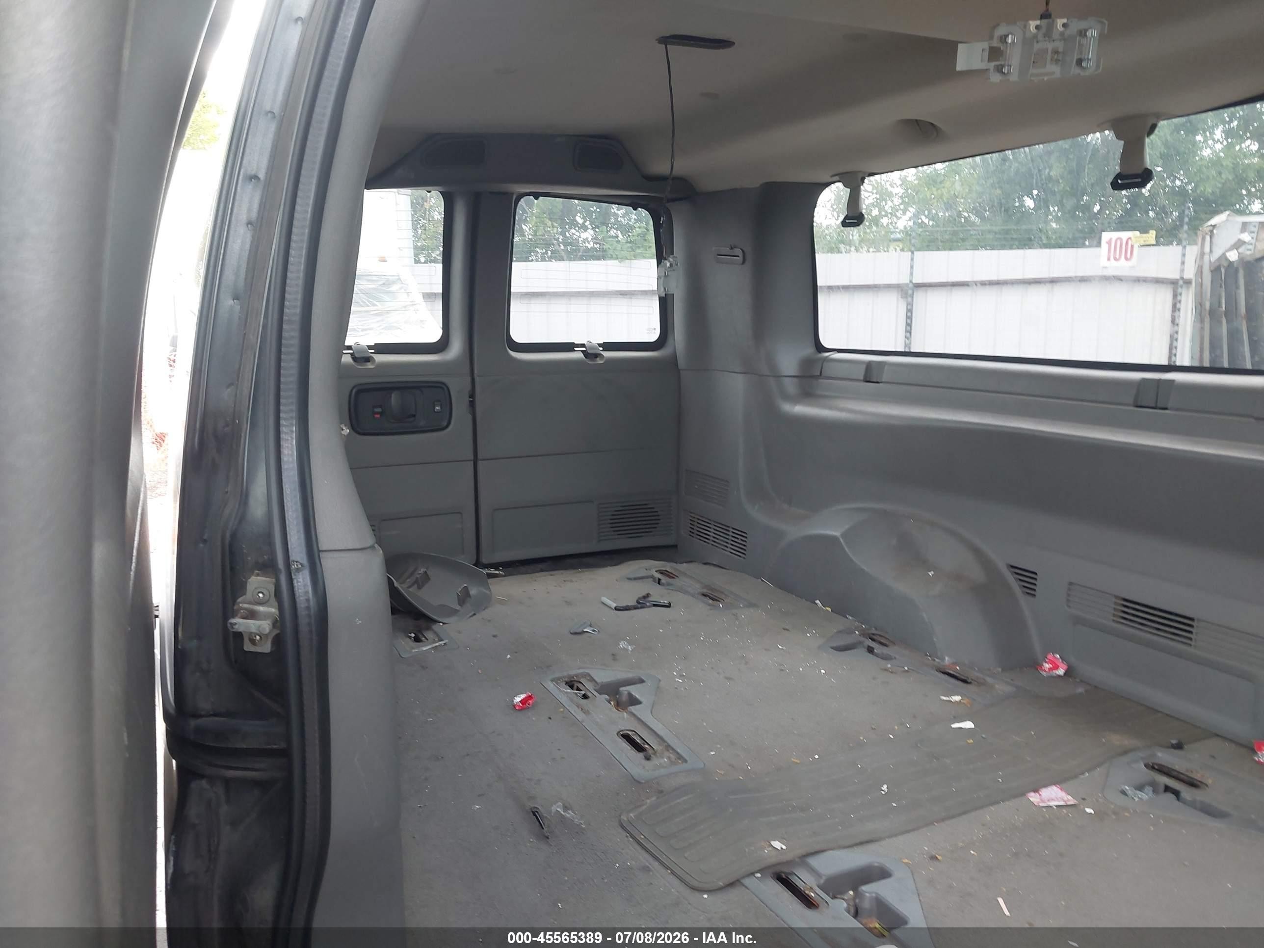 2005 Chevrolet Express Passenger   Gray vin: 1GAHG39U251247746