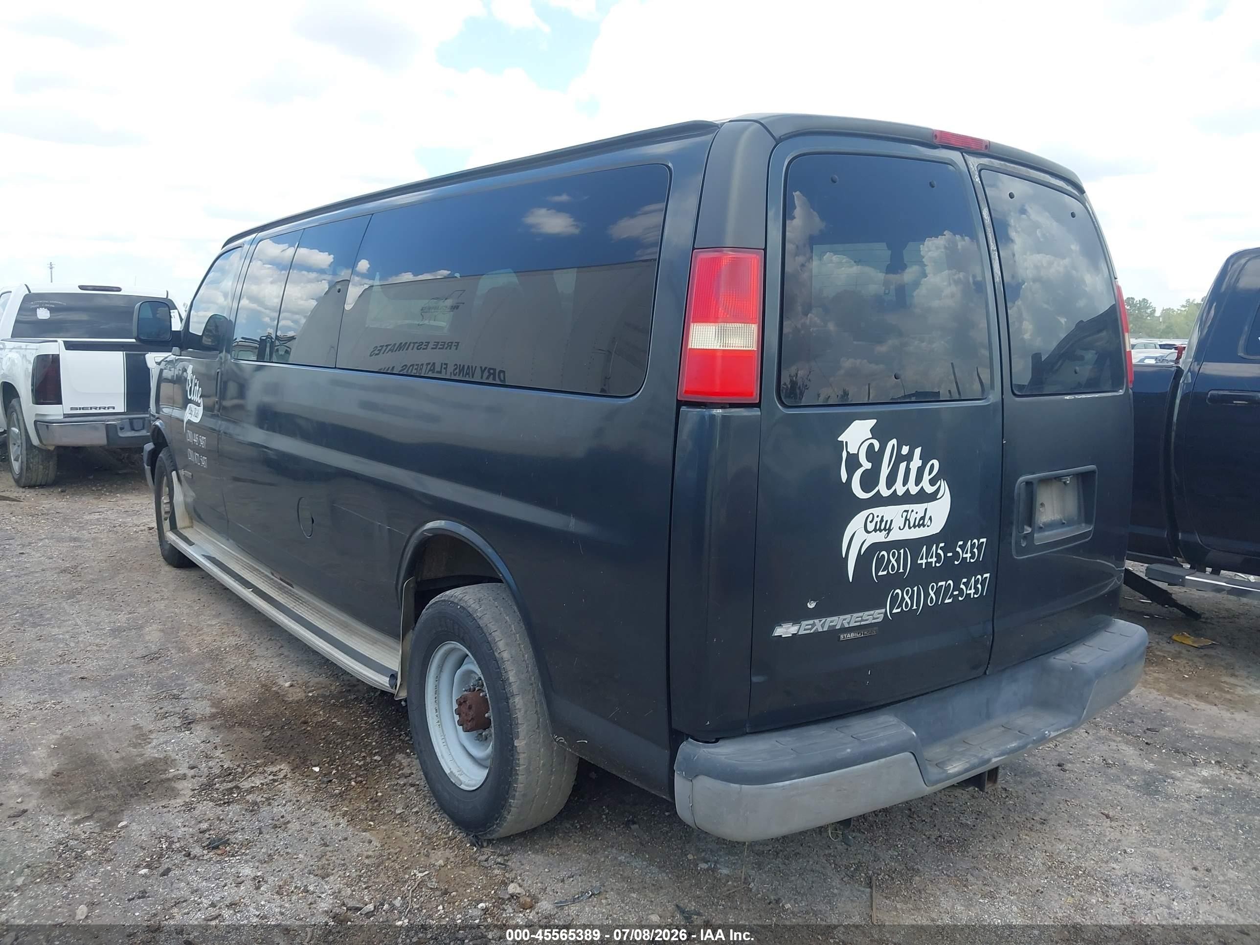 2005 Chevrolet Express Passenger   Gray vin: 1GAHG39U251247746