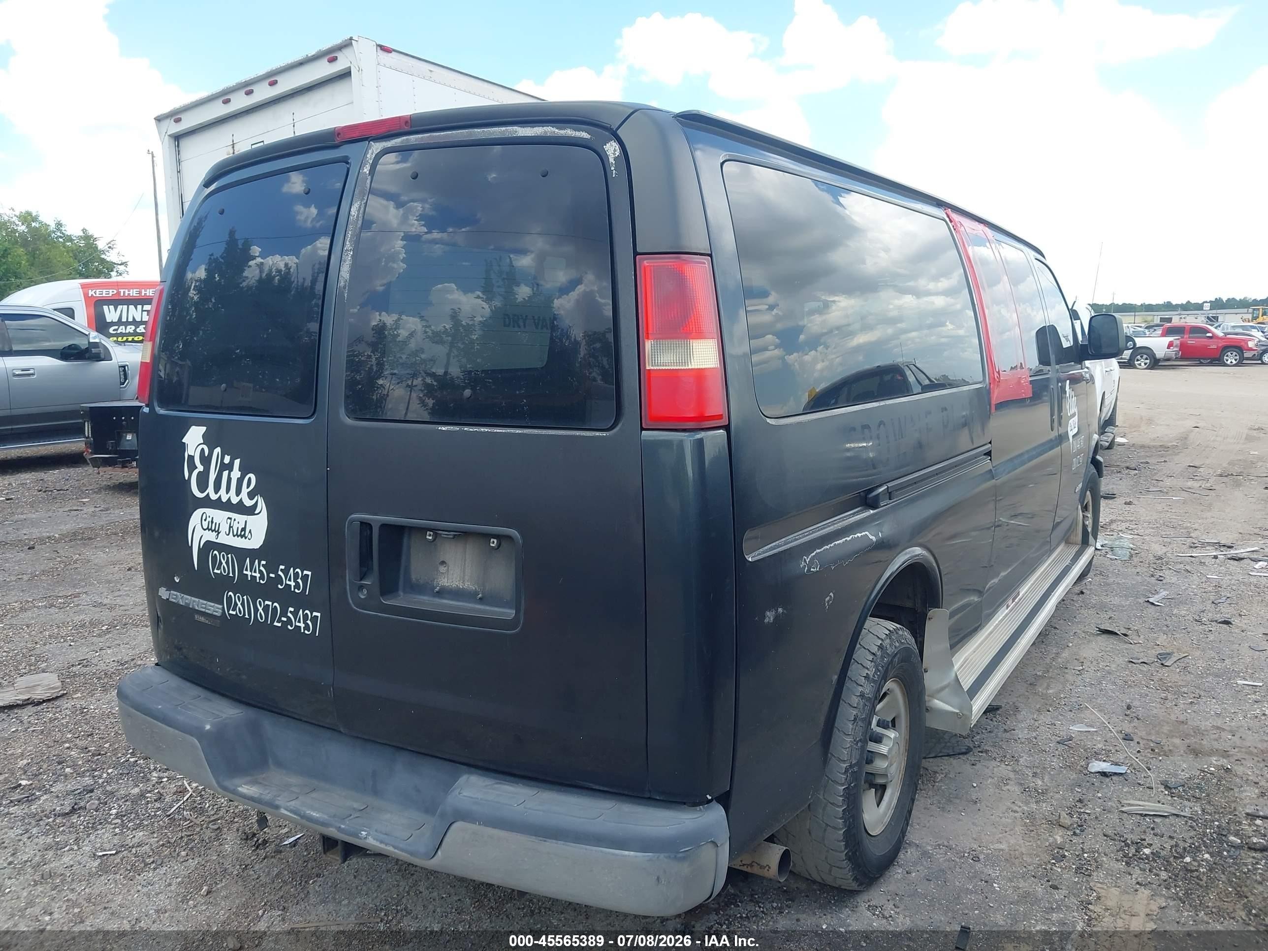 2005 Chevrolet Express Passenger   Gray vin: 1GAHG39U251247746