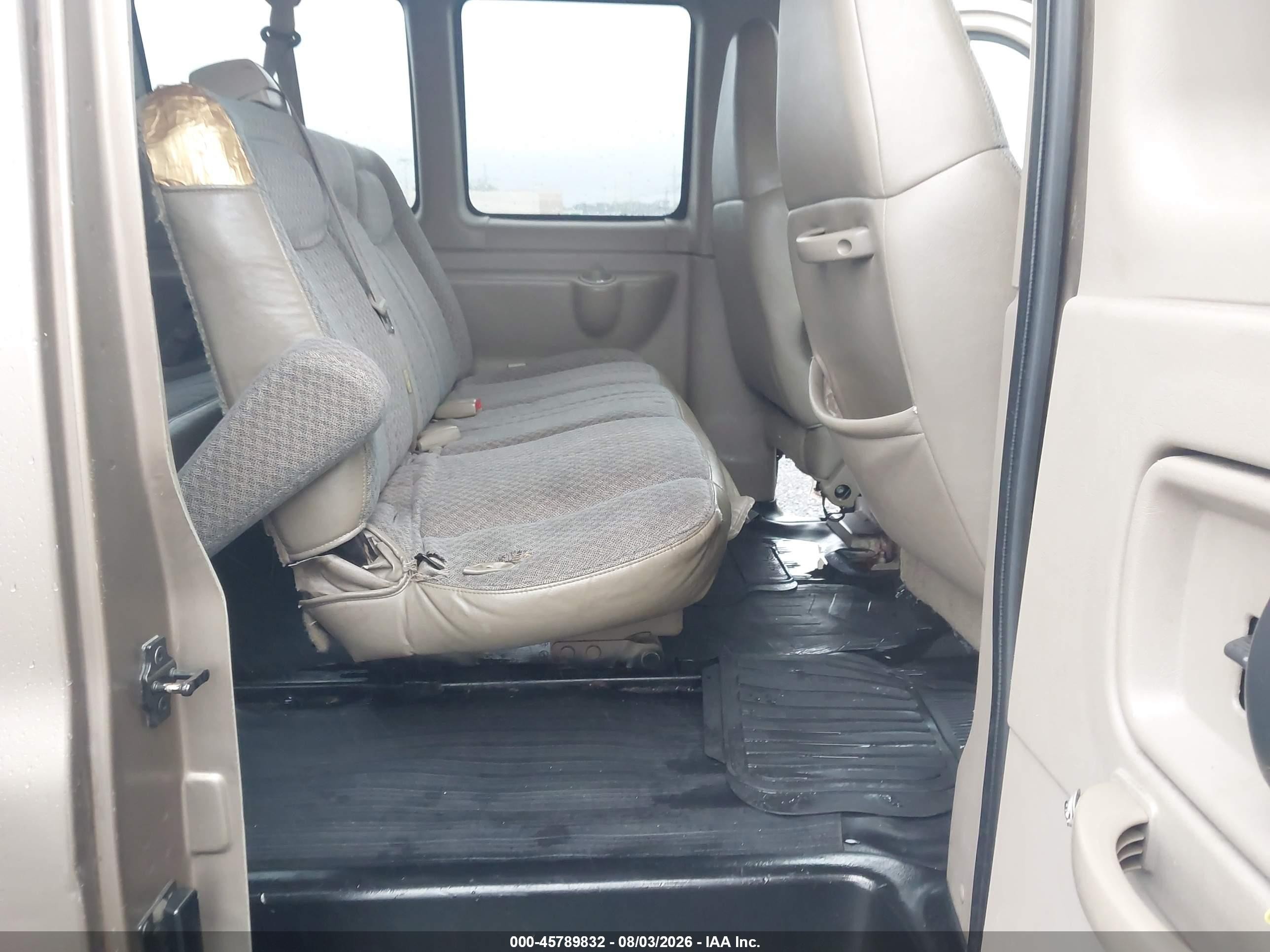 2003 Chevrolet Express Passenger   Tan vin: 1GAHG39U331147894