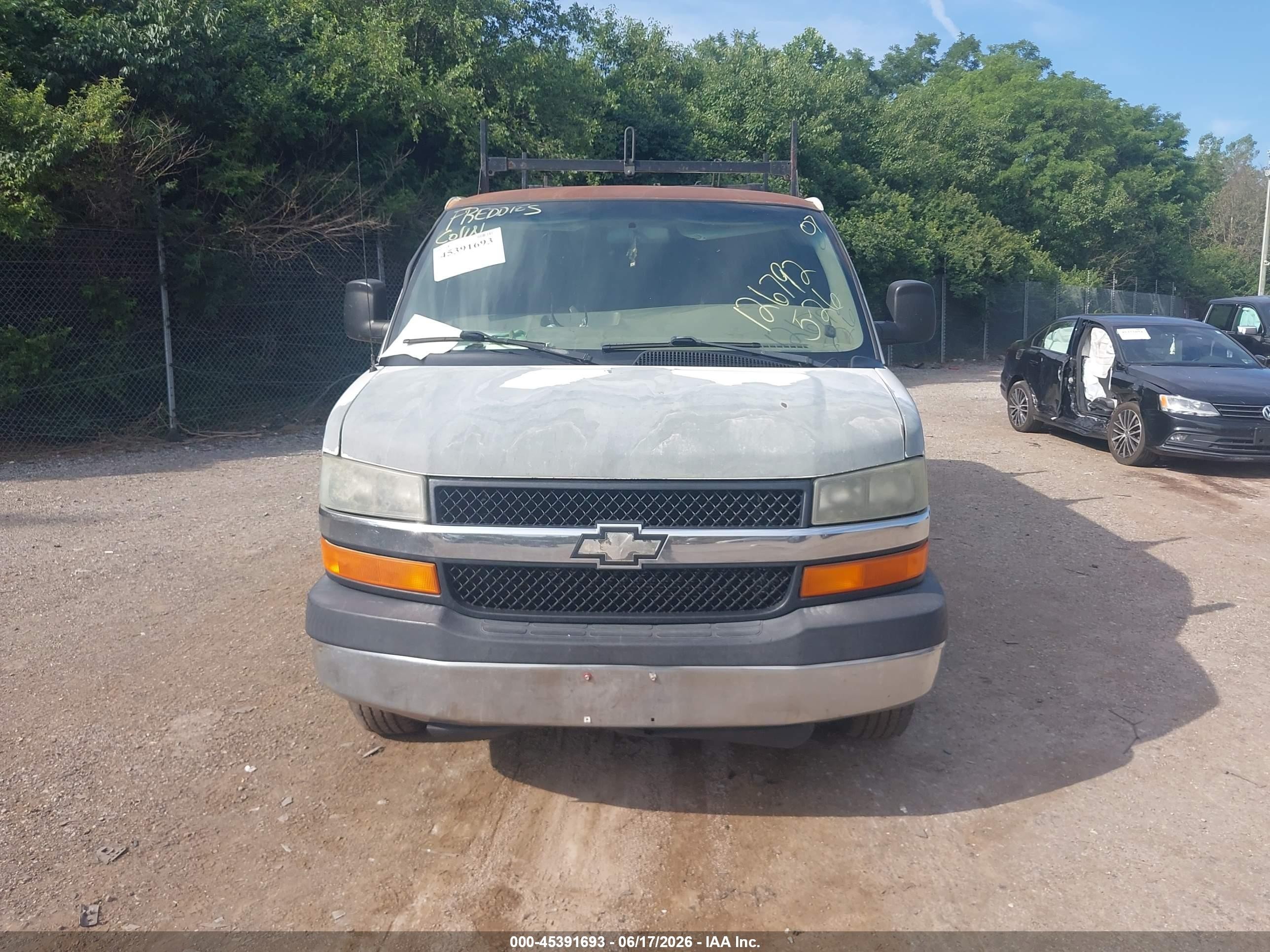 2007 Chevrolet Express Passenger Ls White vin: 1GAHG39U371126792