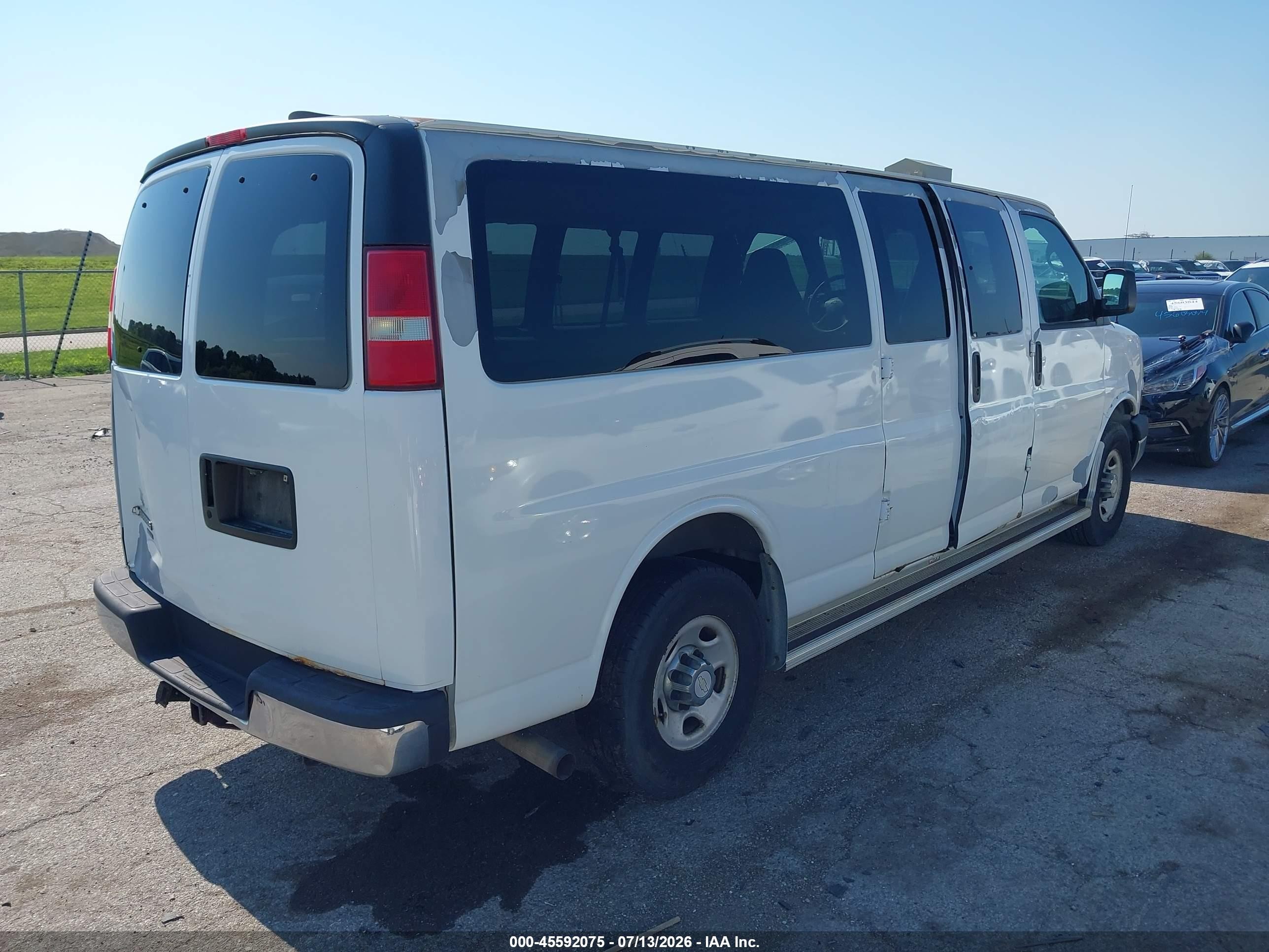 2007 Chevrolet Express Passenger Ls White vin: 1GAHG39U371188659
