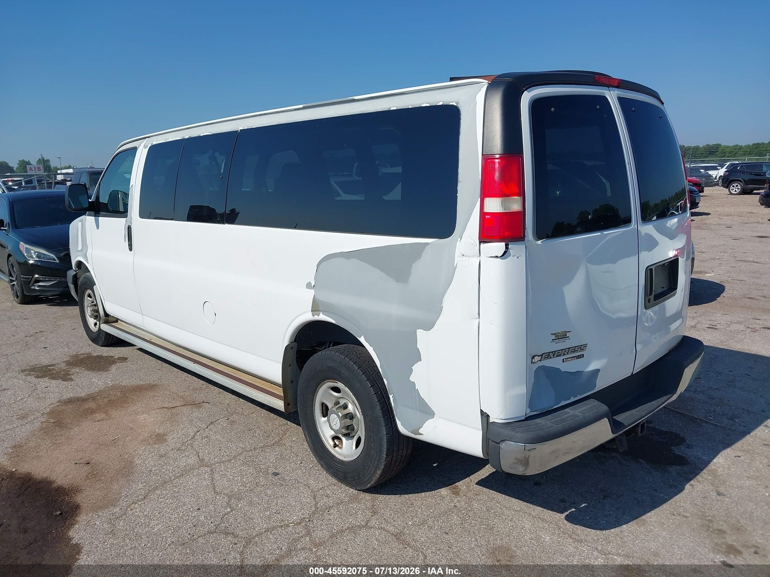2007 Chevrolet Express Passenger Ls White vin: 1GAHG39U371188659
