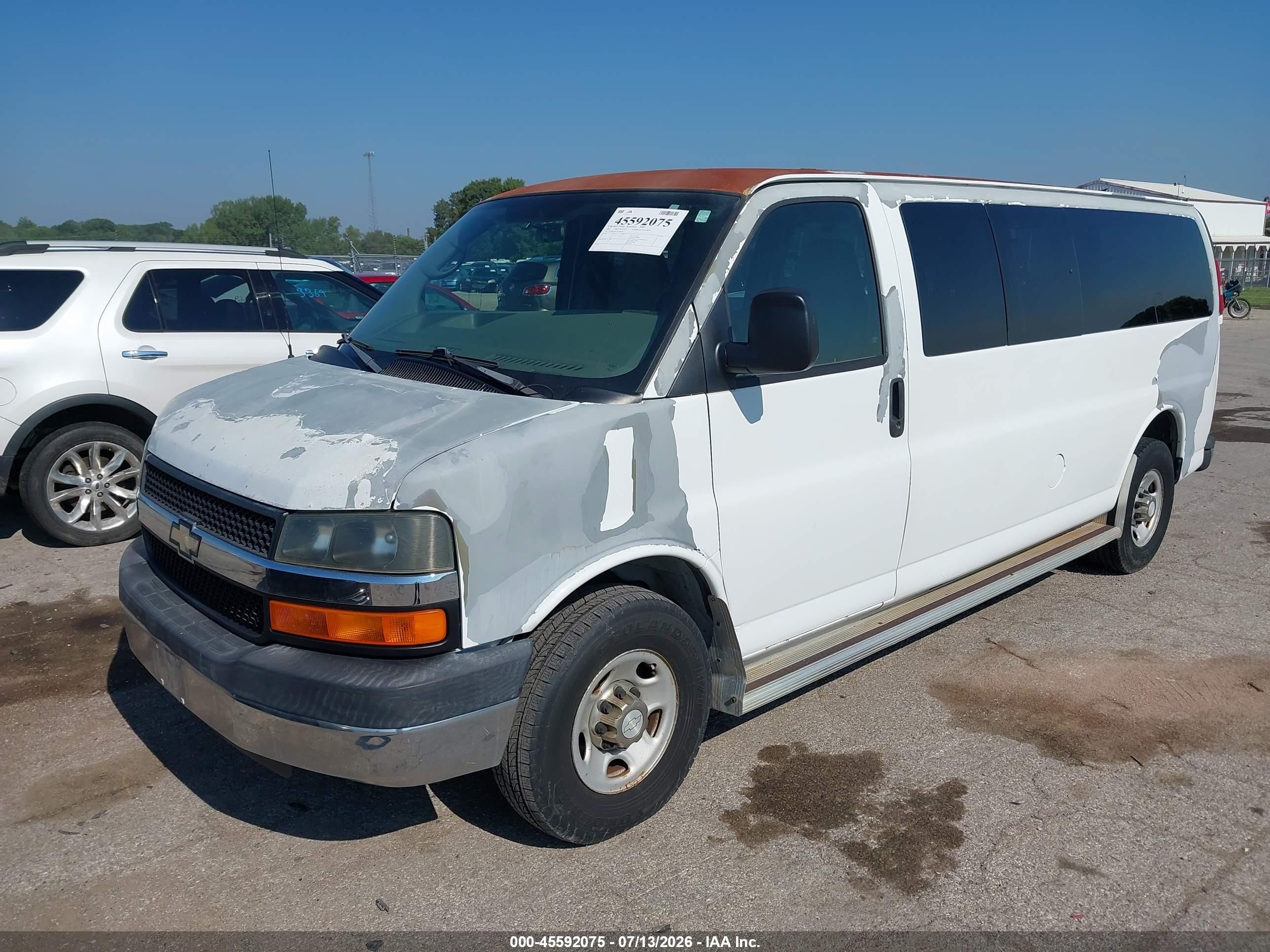 2007 Chevrolet Express Passenger Ls White vin: 1GAHG39U371188659