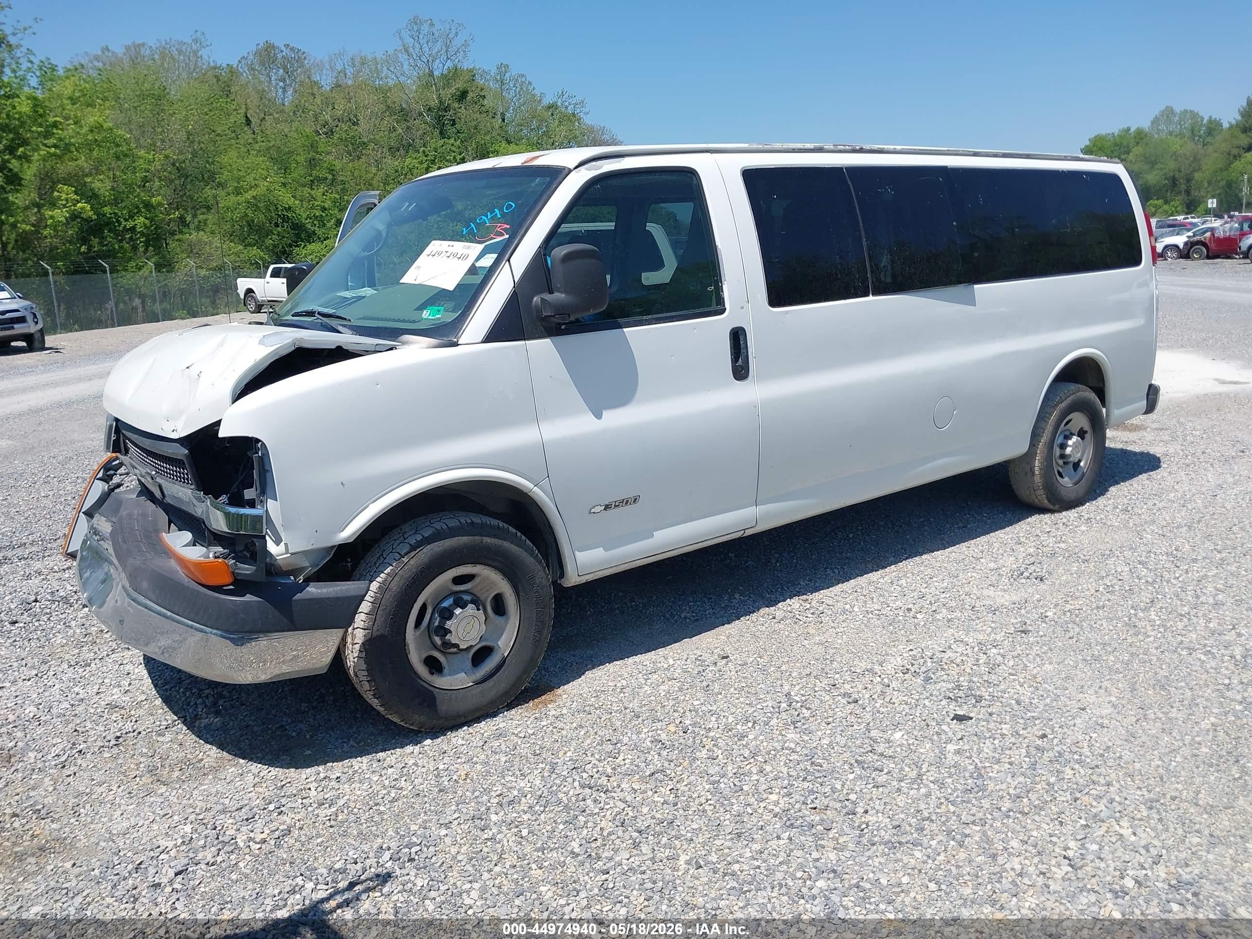 2005 Chevrolet Express   Белый vin: 1GAHG39U451263088