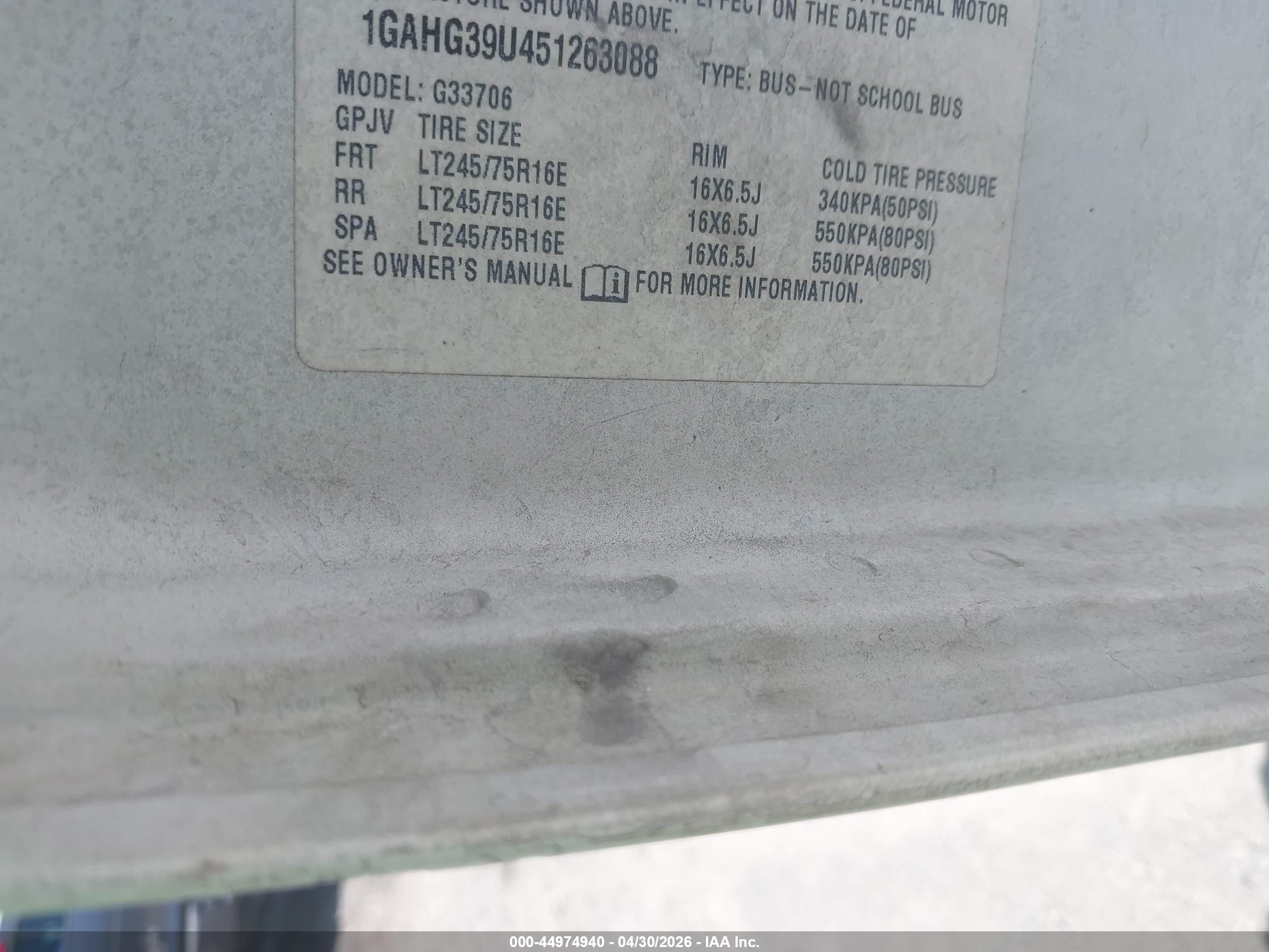2005 Chevrolet Express   Белый vin: 1GAHG39U451263088