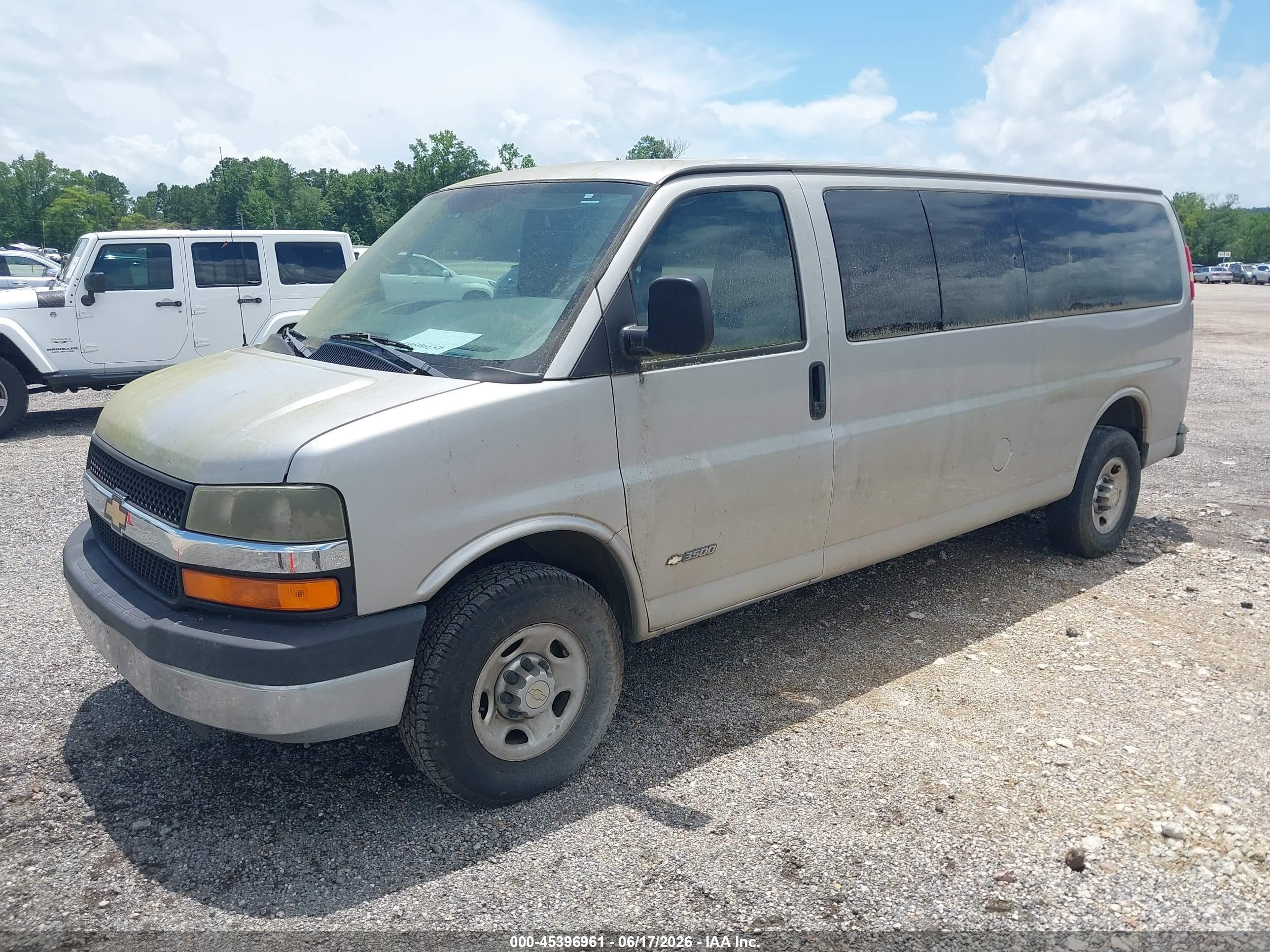 2005 Chevrolet Express   Champagne vin: 1GAHG39U551255274