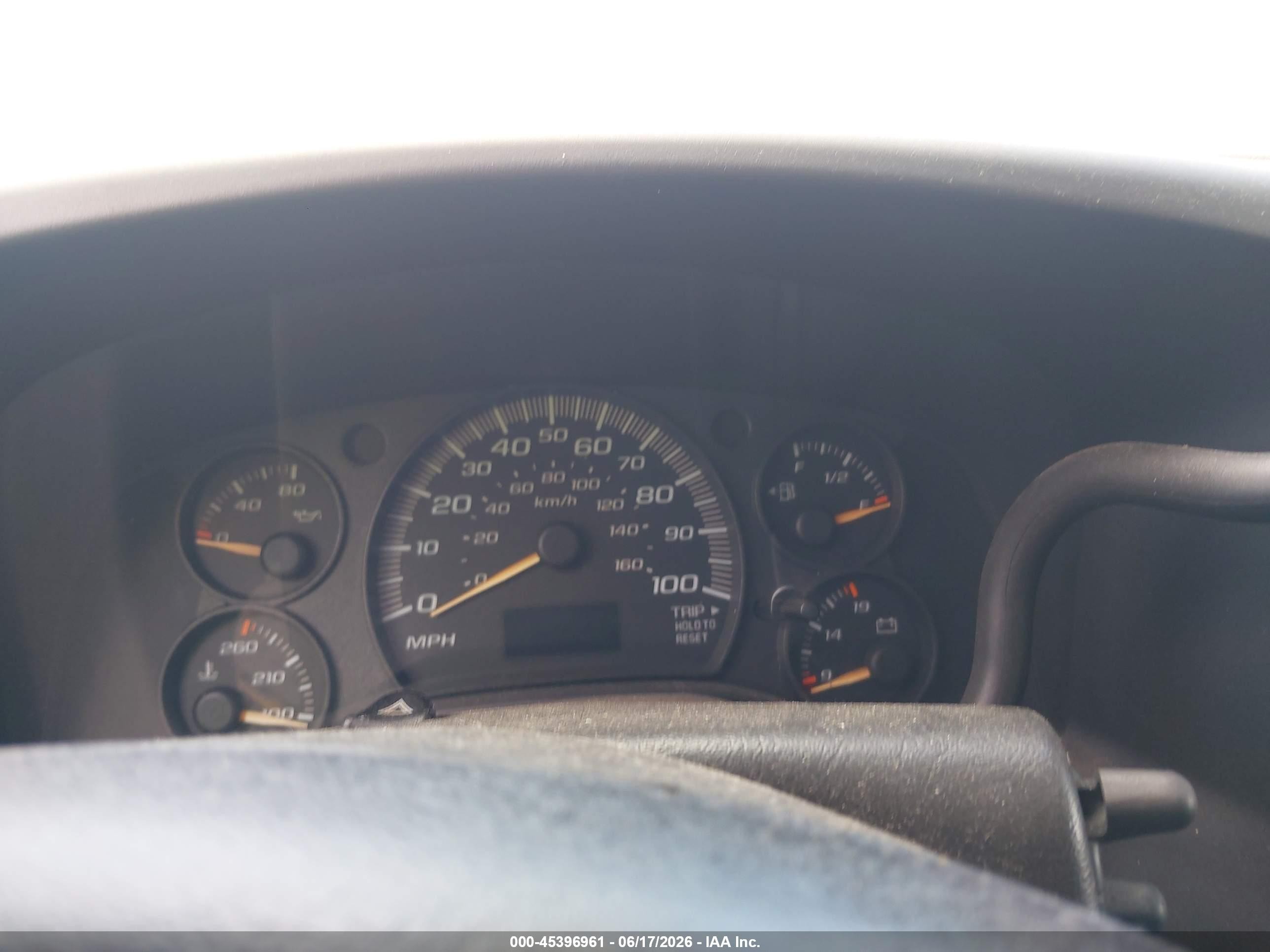2005 Chevrolet Express   Champagne vin: 1GAHG39U551255274