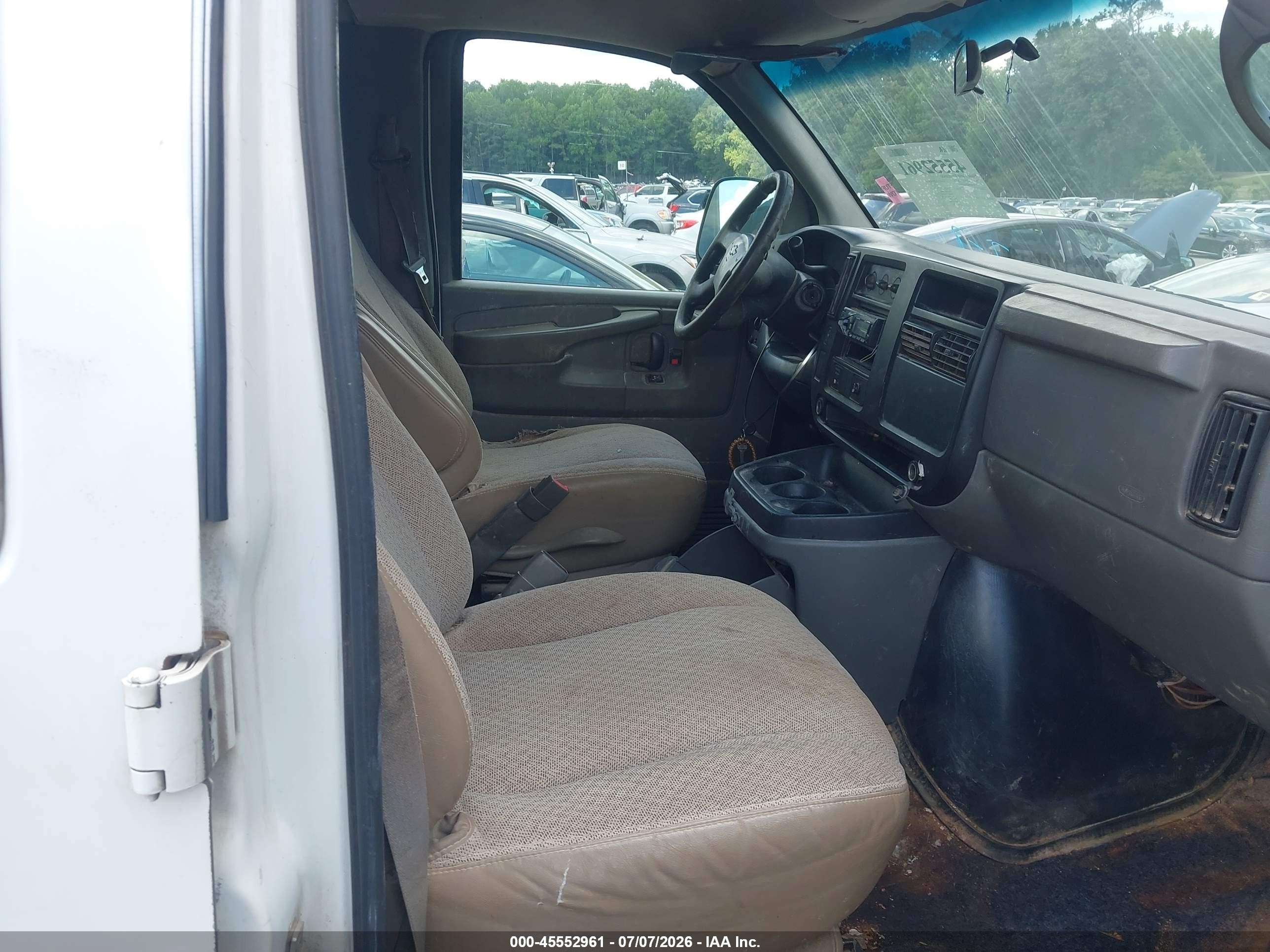 2005 Chevrolet Express Passenger   Белый vin: 1GAHG39U751128834