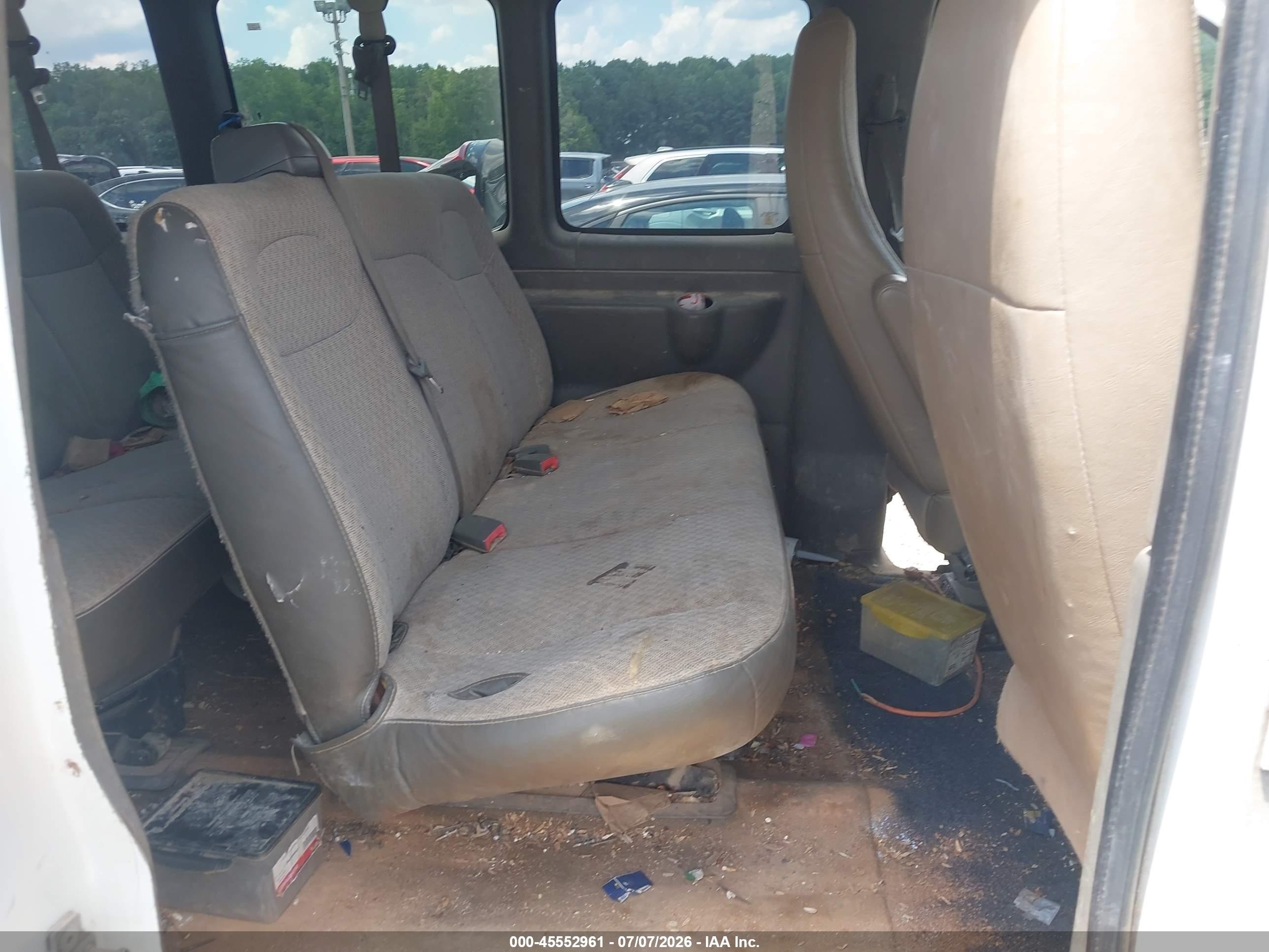 2005 Chevrolet Express Passenger   Белый vin: 1GAHG39U751128834