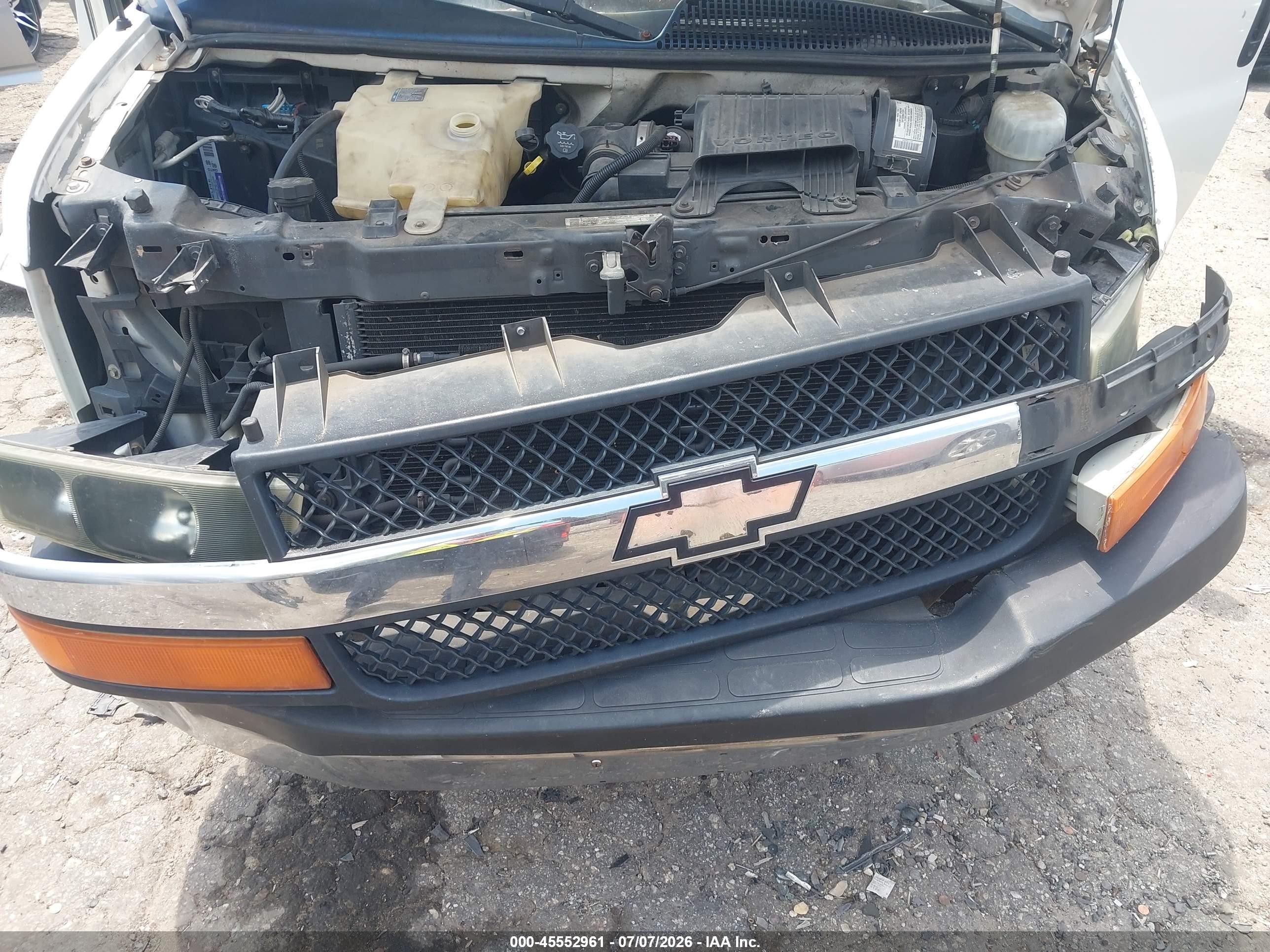 2005 Chevrolet Express Passenger   Белый vin: 1GAHG39U751128834